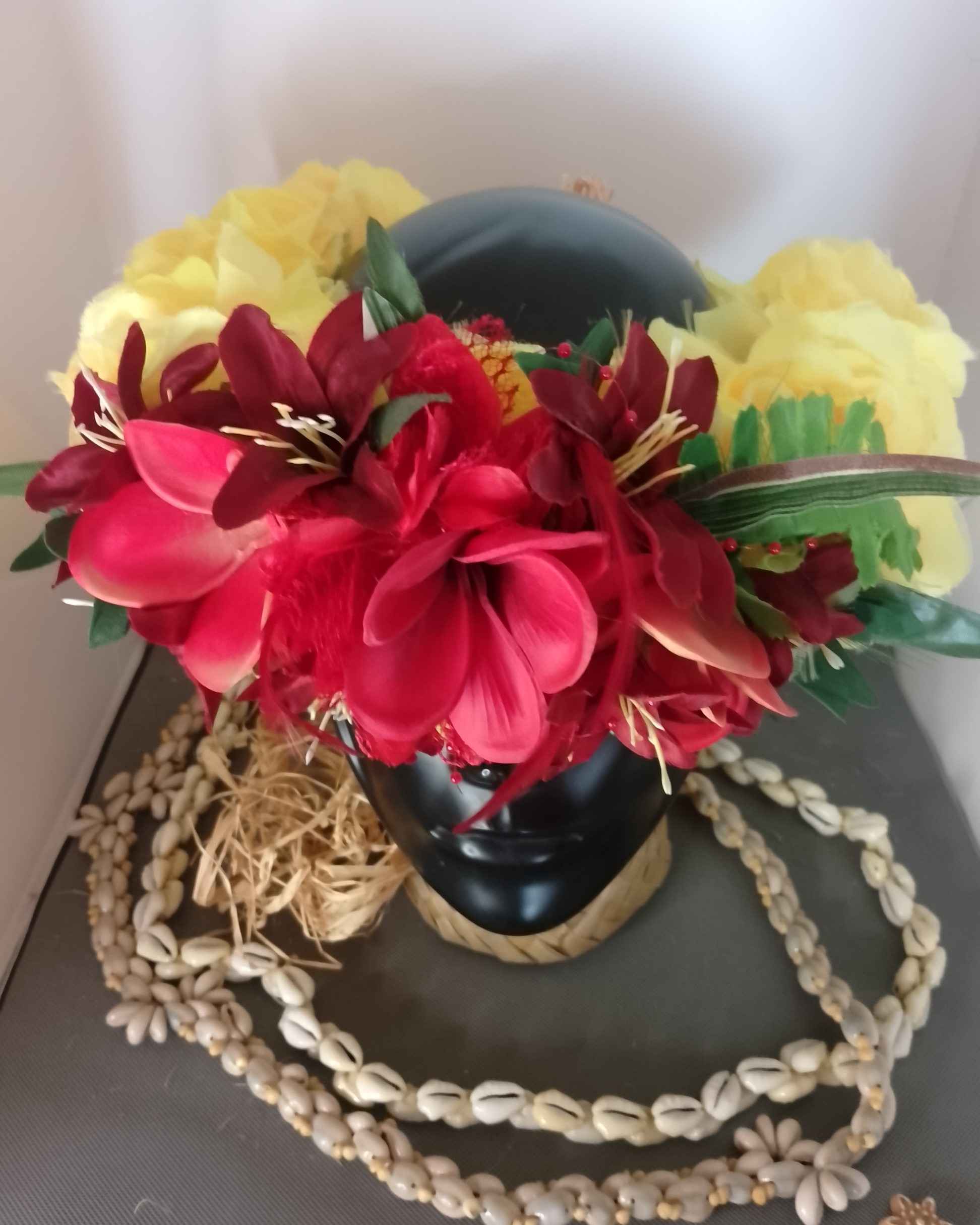 Couronne fleurs Tahiti jaune lys rouge trois tipanie toucher réaliste Vaite.e.Tiare créations