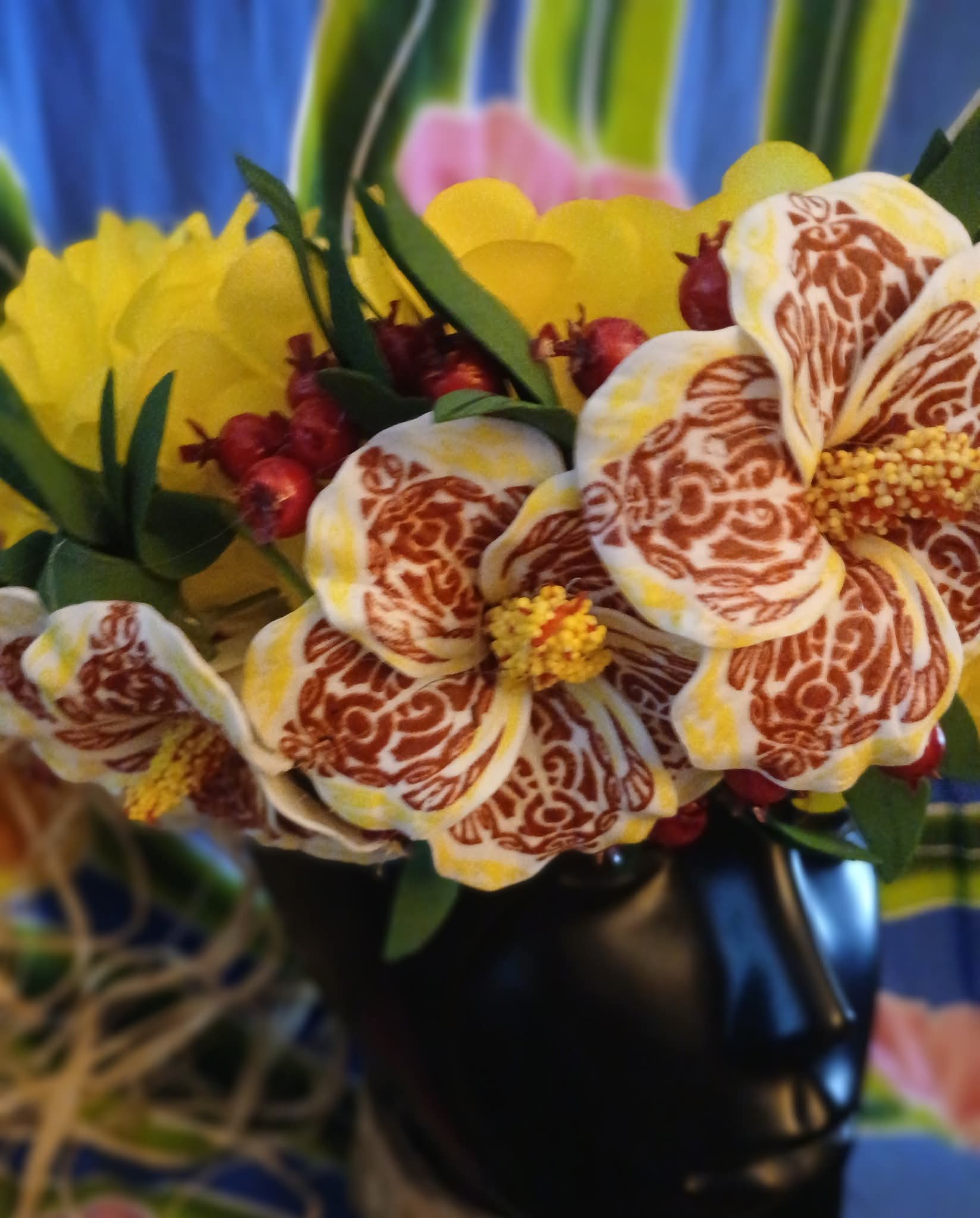 Couronne fleurs Tahiti jaune trois hibiscus tatoués graines rouges bamboo Vaite.e.Tiare créations