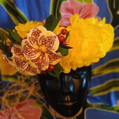 Couronne fleurs Tahiti jaune trois hibiscus tatoués graines rouges