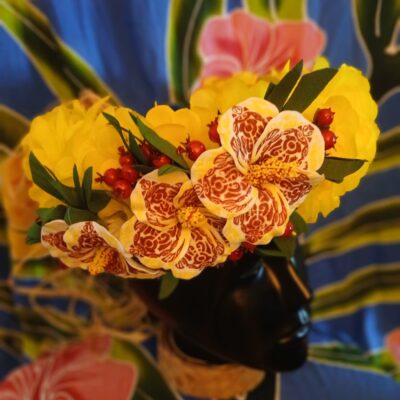 Couronne fleurs Tahiti jaune trois hibiscus tatoués graines rouges