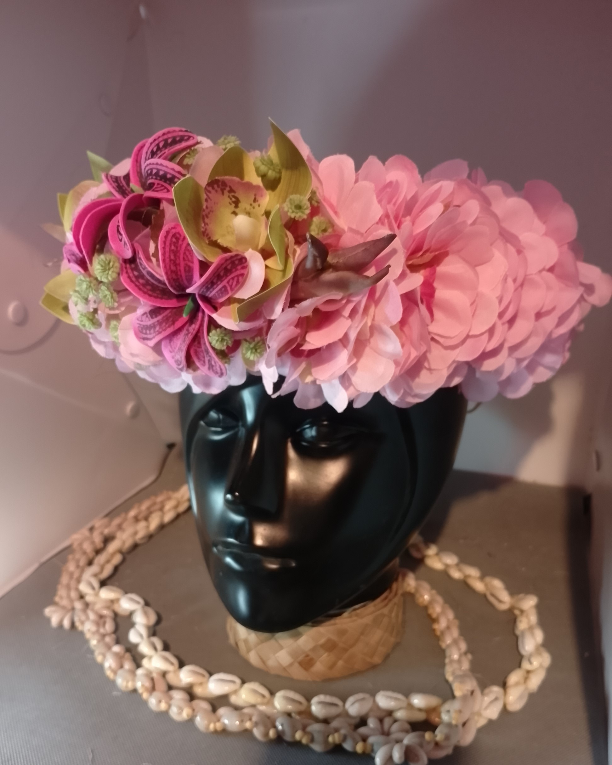 Couronne fleurs Tahiti rose orchidées vertes trois tiare tatouées Vaite.e.Tiare créations