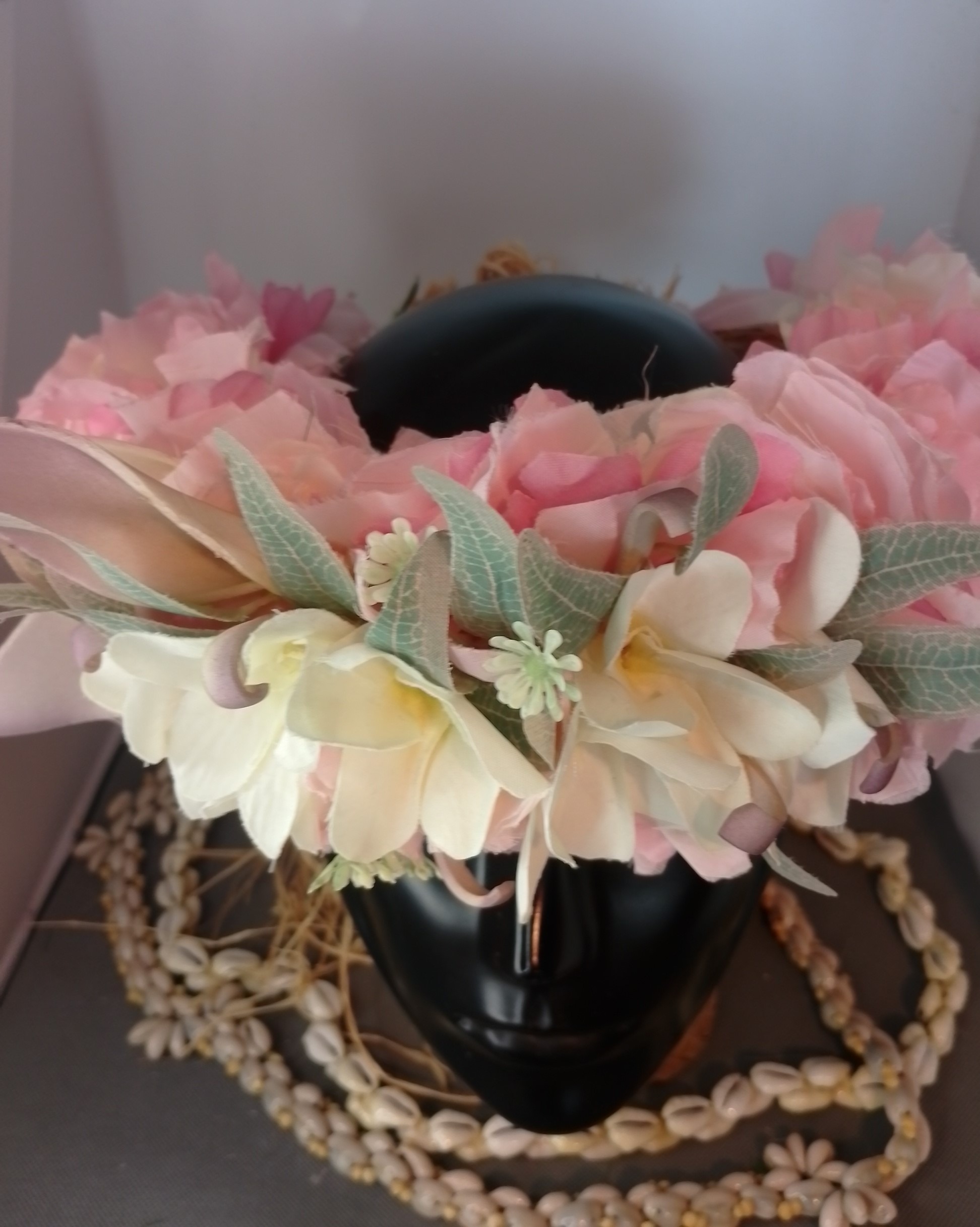 Couronne fleurs Tahiti rose et vanille sept tipanie Vaite.e.Tiare créations