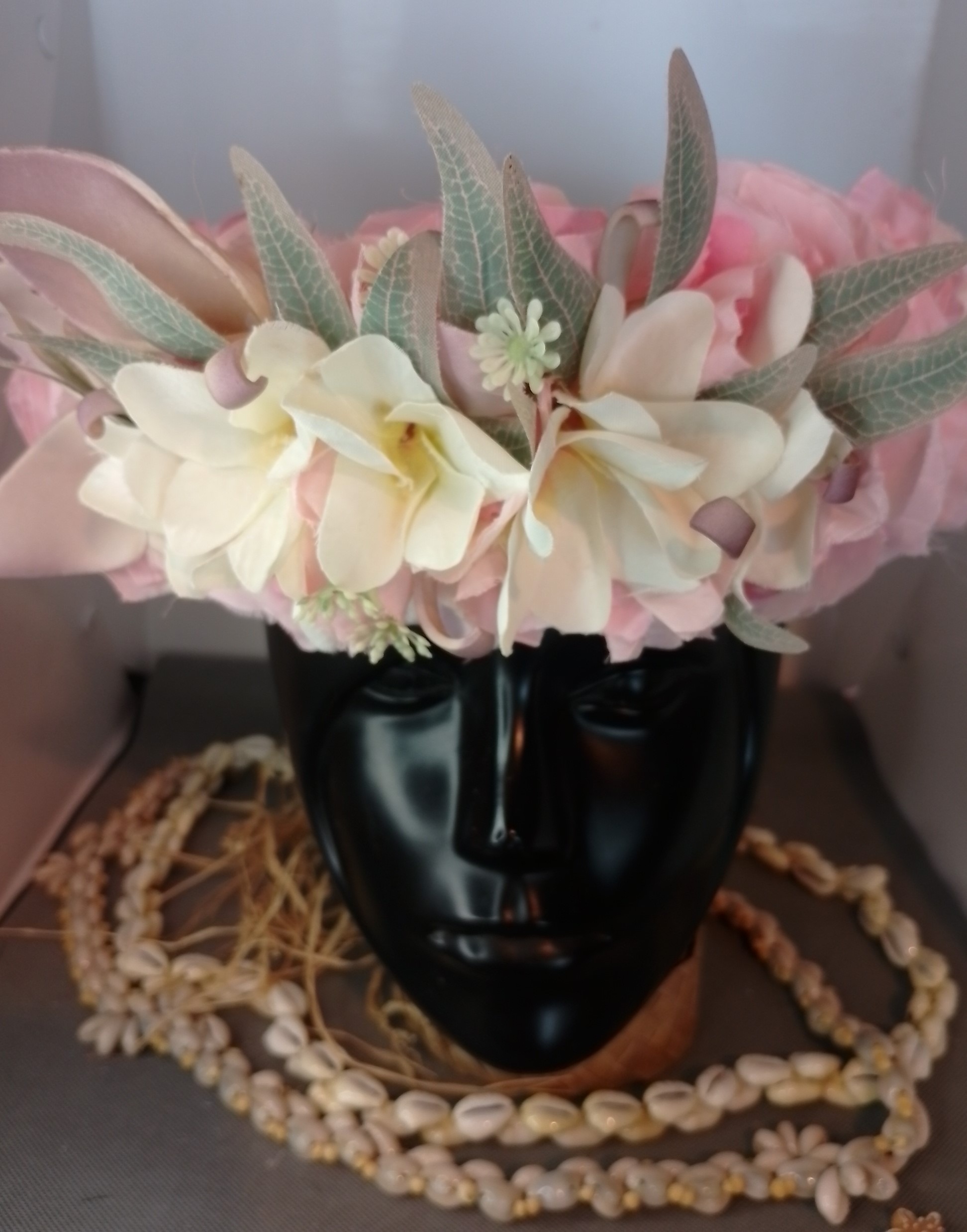 Couronne fleurs Tahiti rose et vanille sept tipanie Vaite.e.Tiare créations