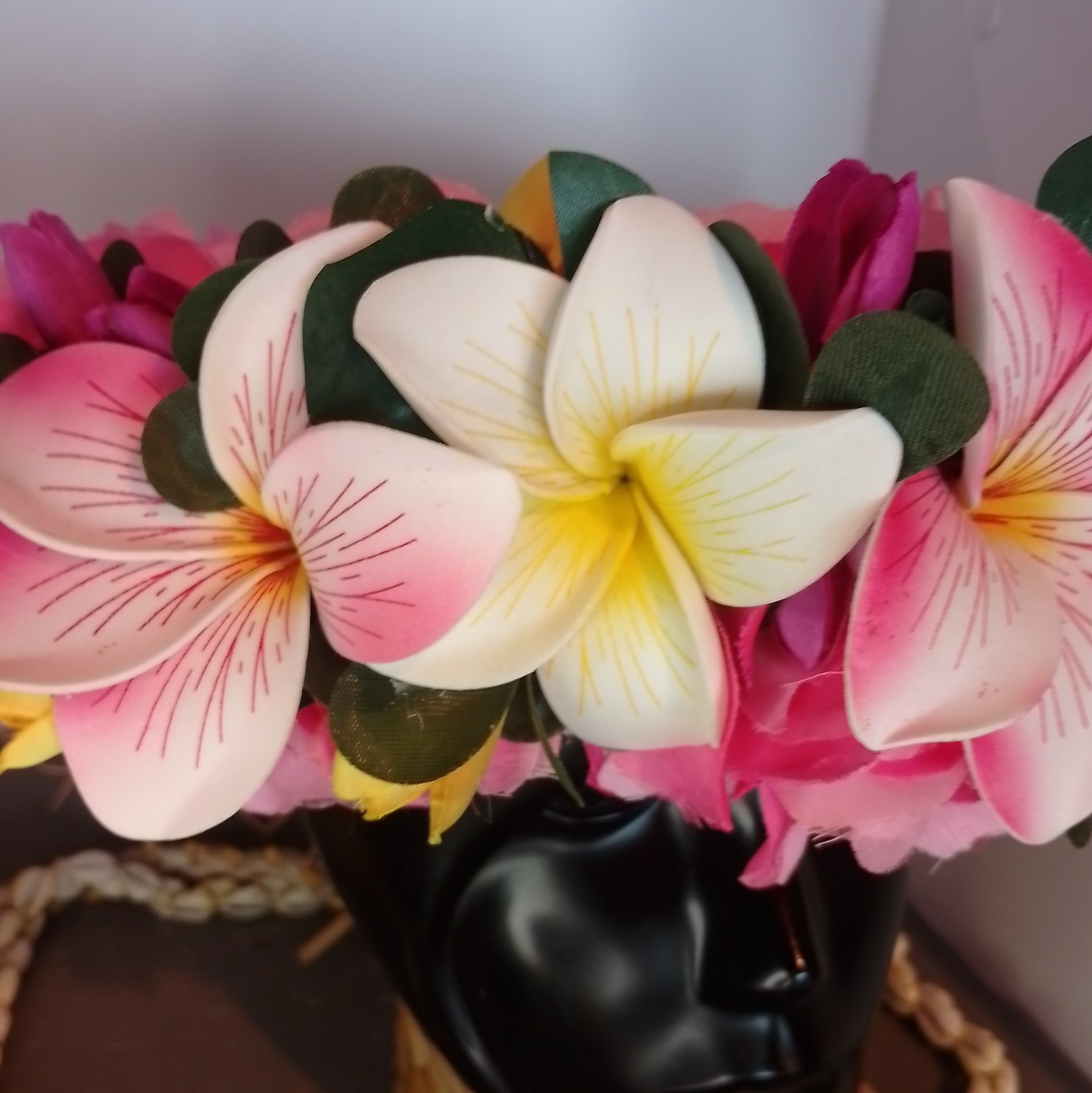 Couronne fleurs Tahiti rose et fuchsia trois maxi tipanie rainurés Vaite.e.Tiare créations