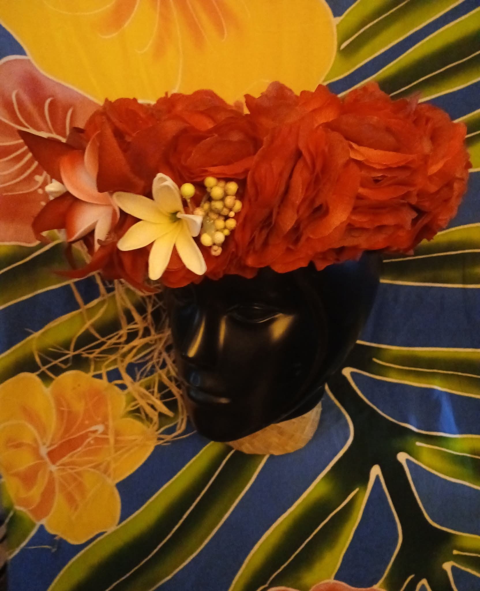 Couronne fleurs Tahiti rouge deux tiare entre ouvertes tipanie blanc bords rouge Vaite.e.Tiare créations