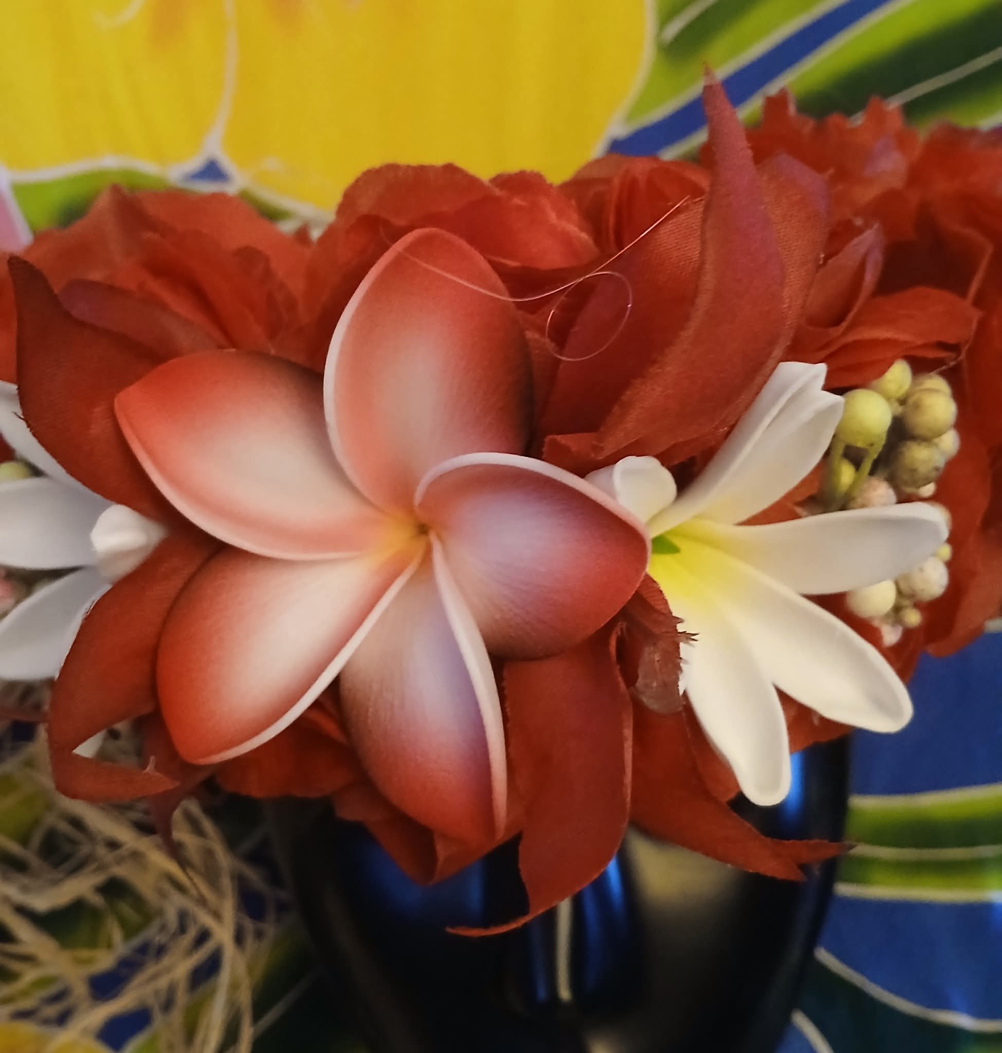 Couronne fleurs Tahiti rouge deux tiare entre ouvertes tipanie blanc bords rouge Vaite.e.Tiare créations