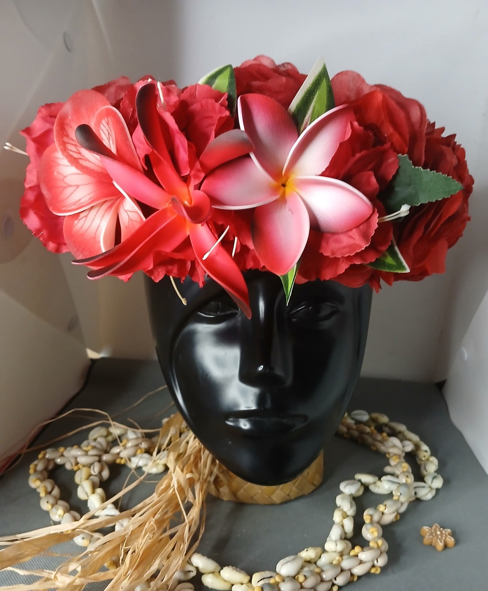 Couronne fleurs Tahiti rouge maxi tipanie maxi tiare tipanie Vaite.e.Tiare créations