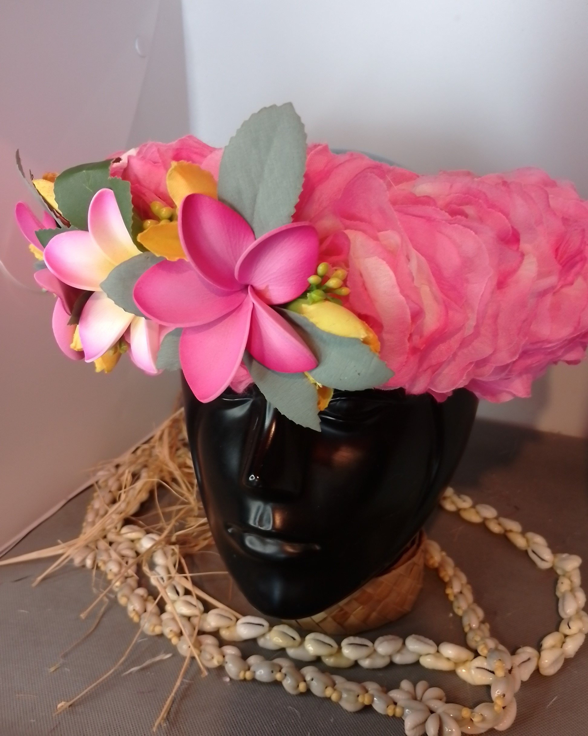 Couronne fleurs Tahiti vanille bords fuchsia trois tipanie Vaite.e.Tiare créations