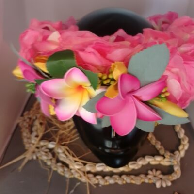 Couronne fleurs Tahiti vanille bords fuchsia trois tipanie