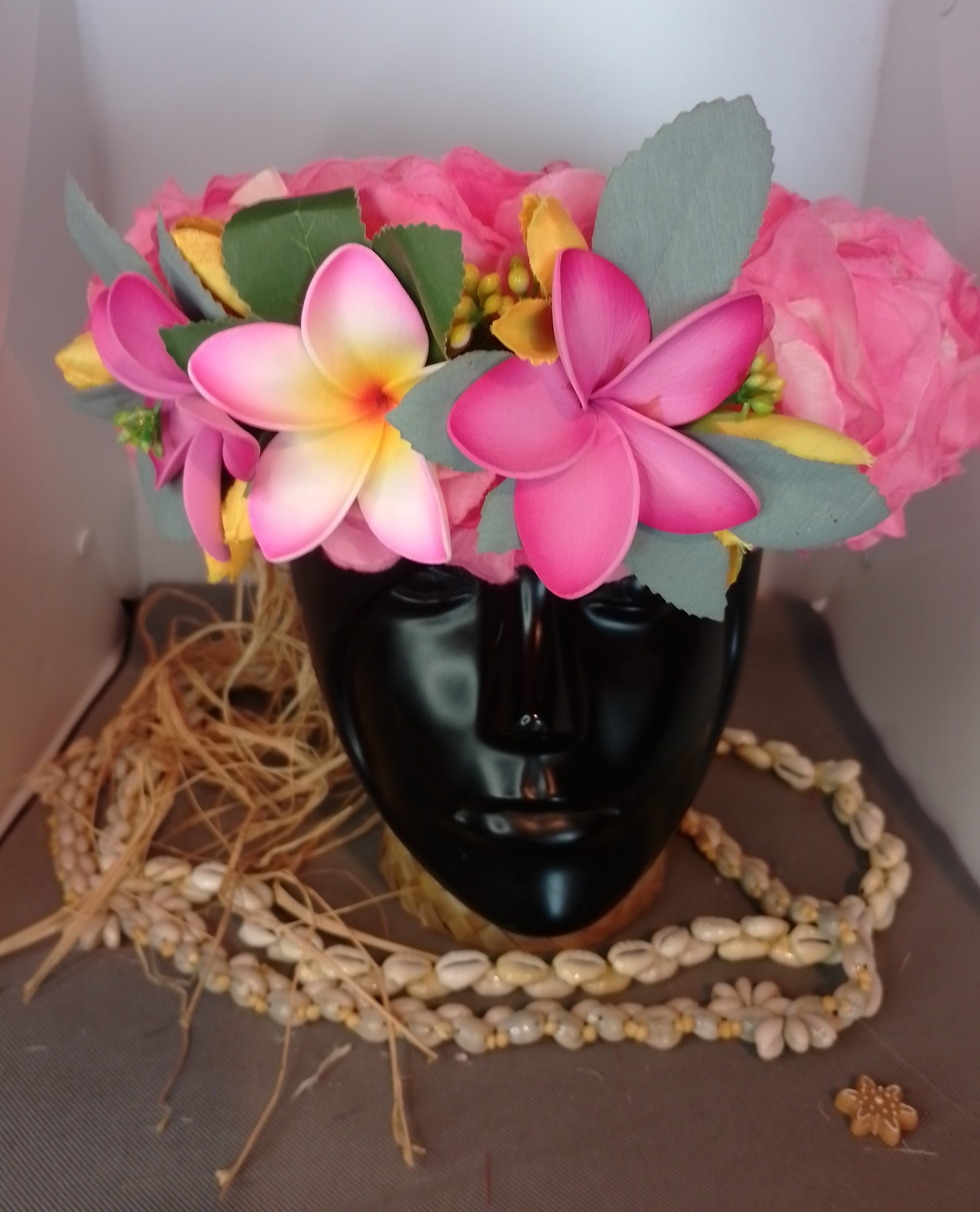 Couronne fleurs Tahiti vanille bords fuchsia trois tipanie Vaite.e.Tiare créations