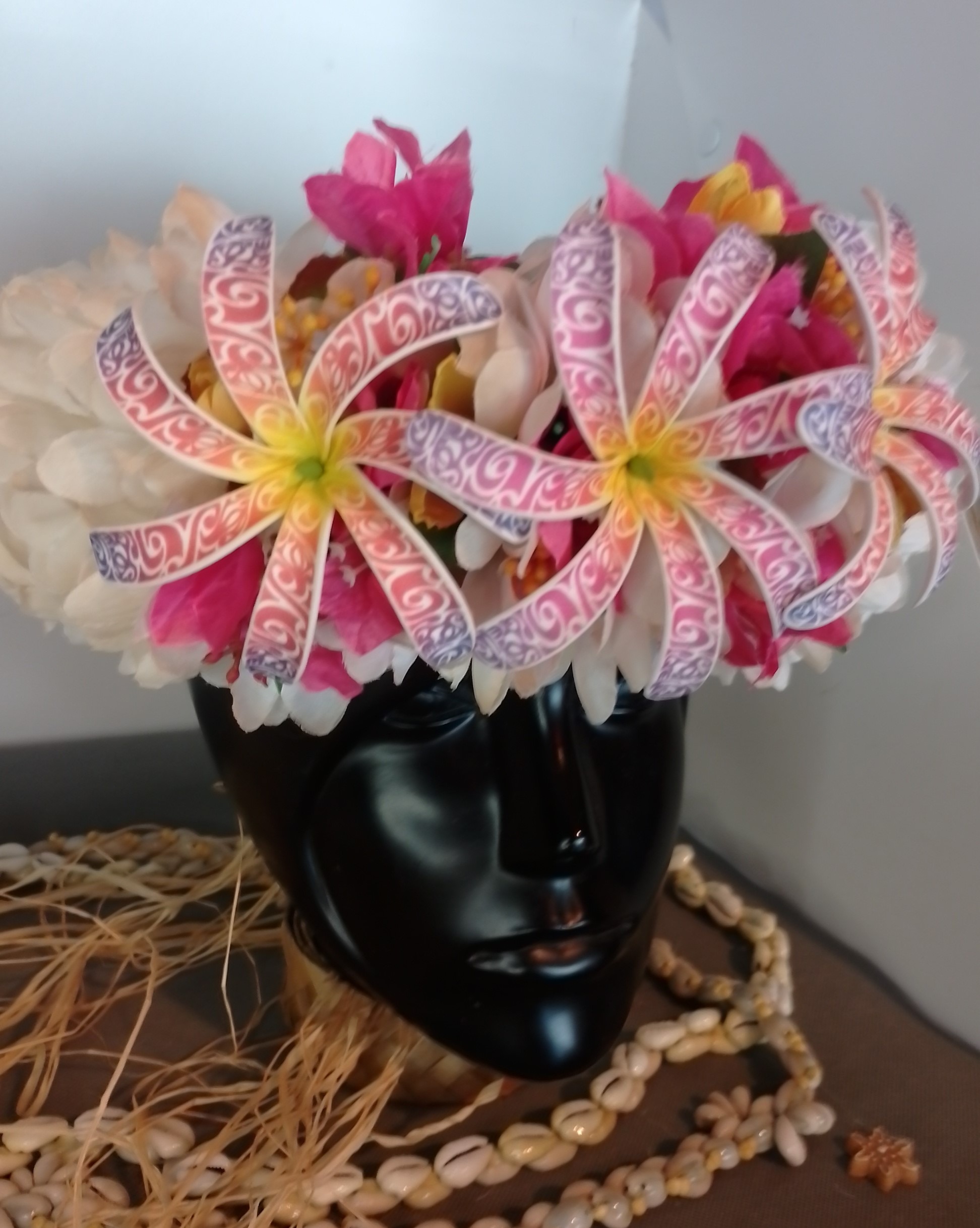 Couronne tiare Tahiti blanche trois tiare tatouée bougainvilliers fuchsias Vaite.e.Tiare créations
