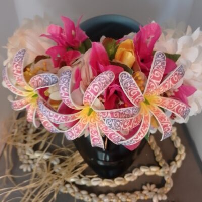 Couronne tiare Tahiti blanche trois tiare tatouée bougainvilliers fuchsias