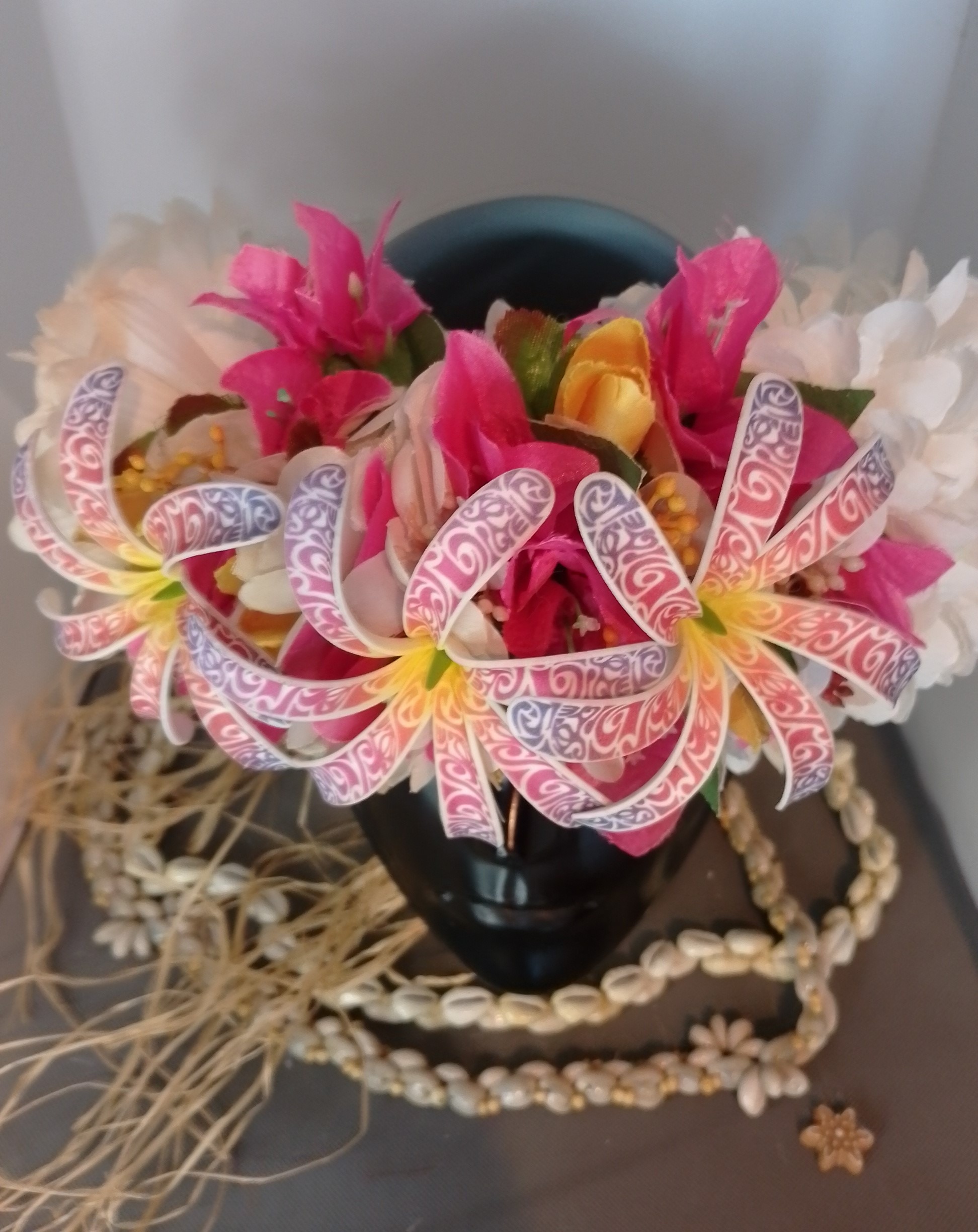 Couronne tiare Tahiti blanche trois tiare tatouée bougainvilliers fuchsias Vaite.e.Tiare créations