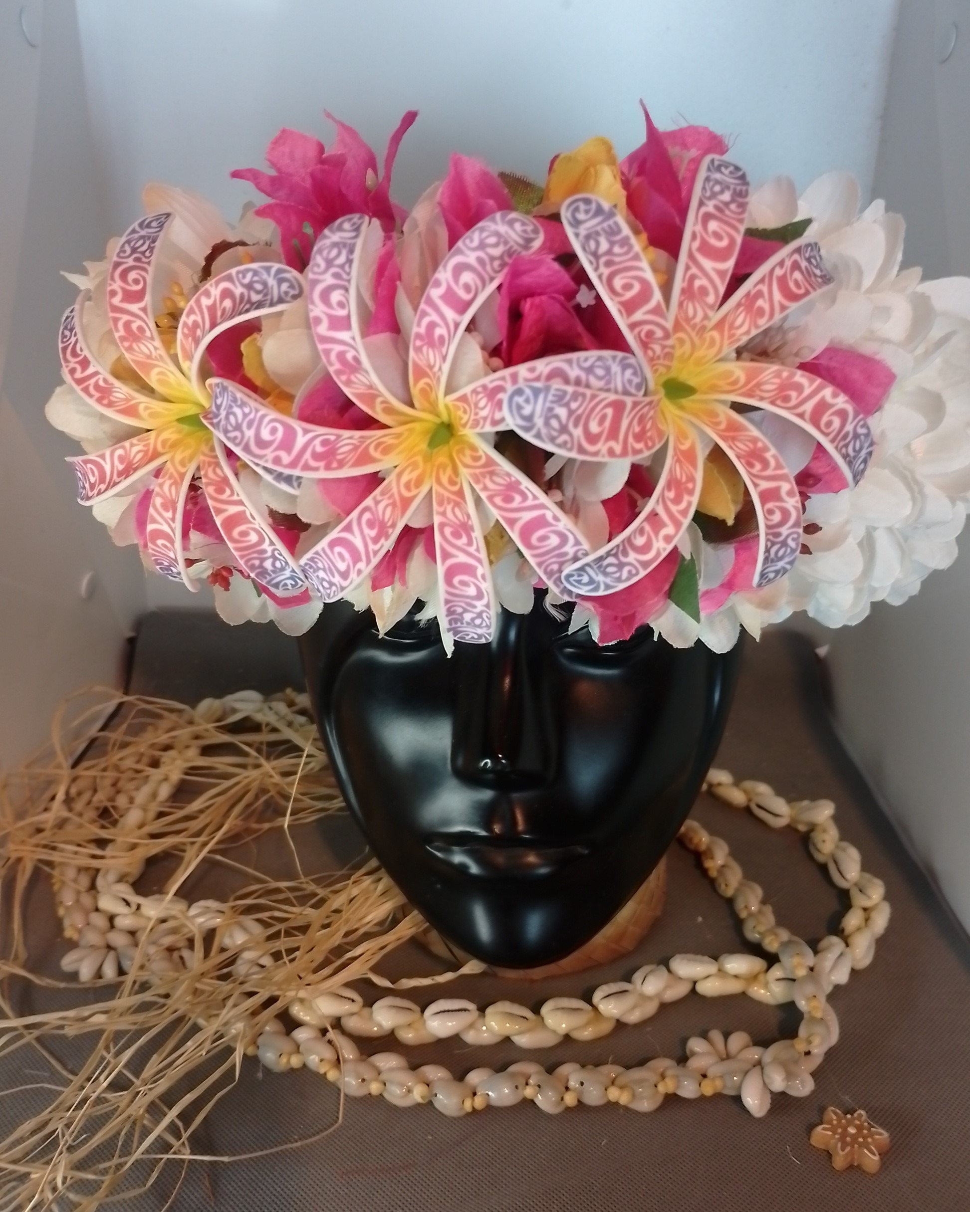 Couronne tiare Tahiti blanche trois tiare tatouée bougainvilliers fuchsias Vaite.e.Tiare créations