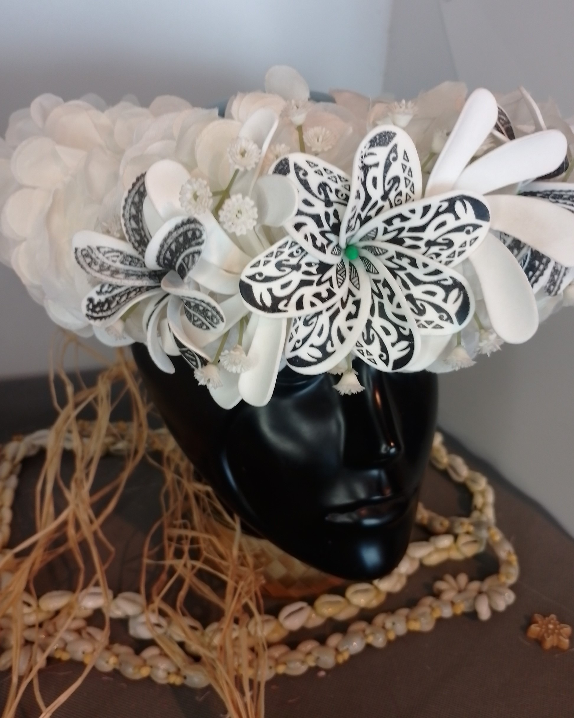 Couronne tiare Tahiti blanche trois tiare tatouées deux tiare Vaite.e.Tiare créations