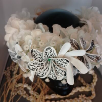 Couronne tiare Tahiti blanche trois tiare tatouées deux tiare