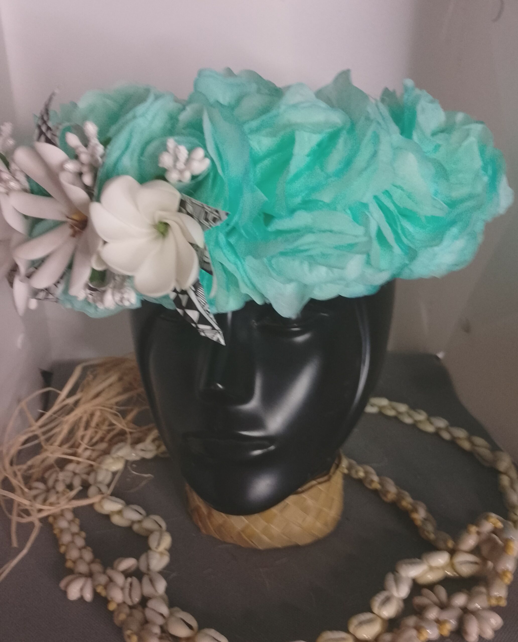 Couronne tiare Tahiti bleu lagon trois tiare différentes feuillage paréo Vaite.e.Tiare créations