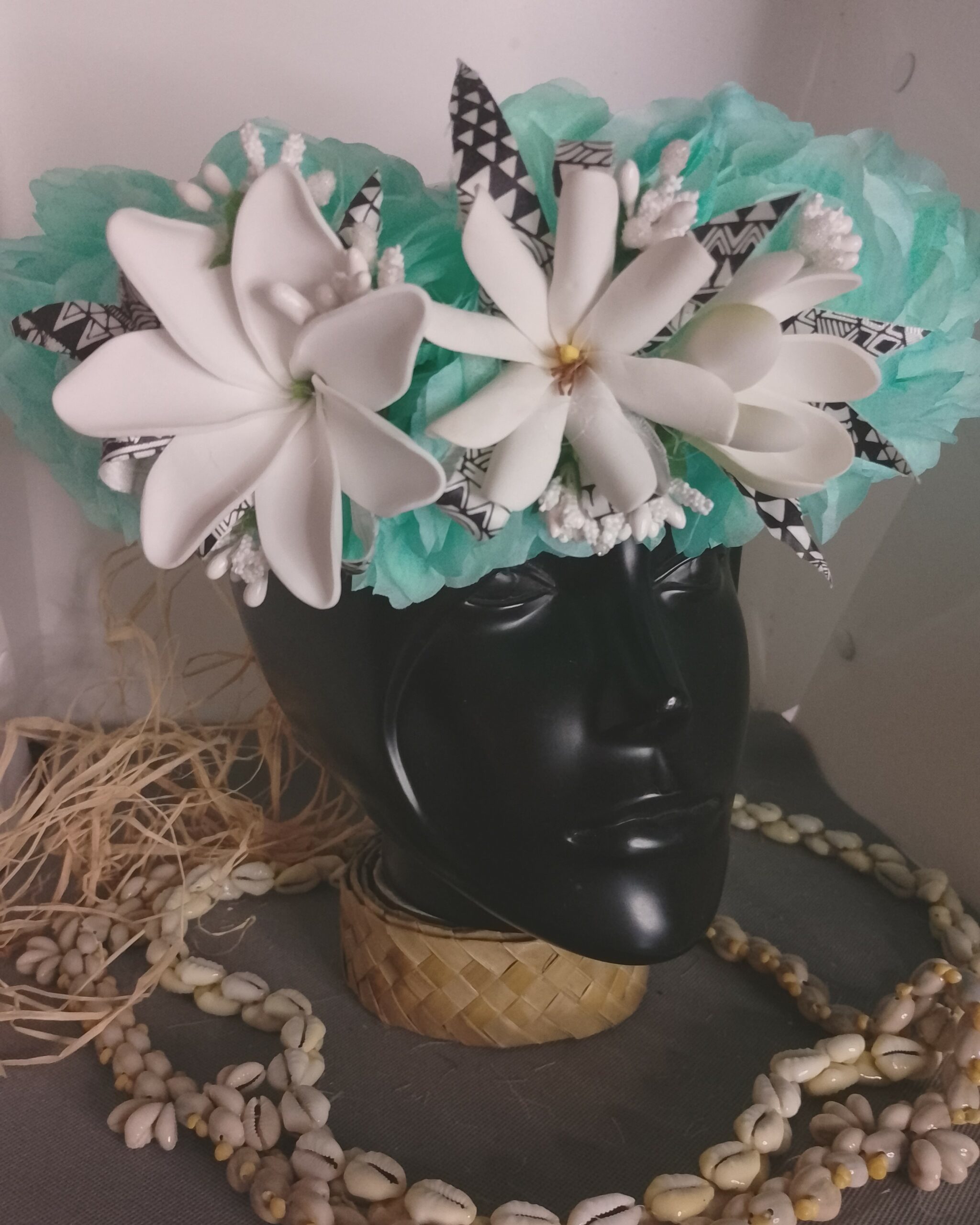 Couronne tiare Tahiti bleu lagon trois tiare différentes feuillage paréo Vaite.e.Tiare créations