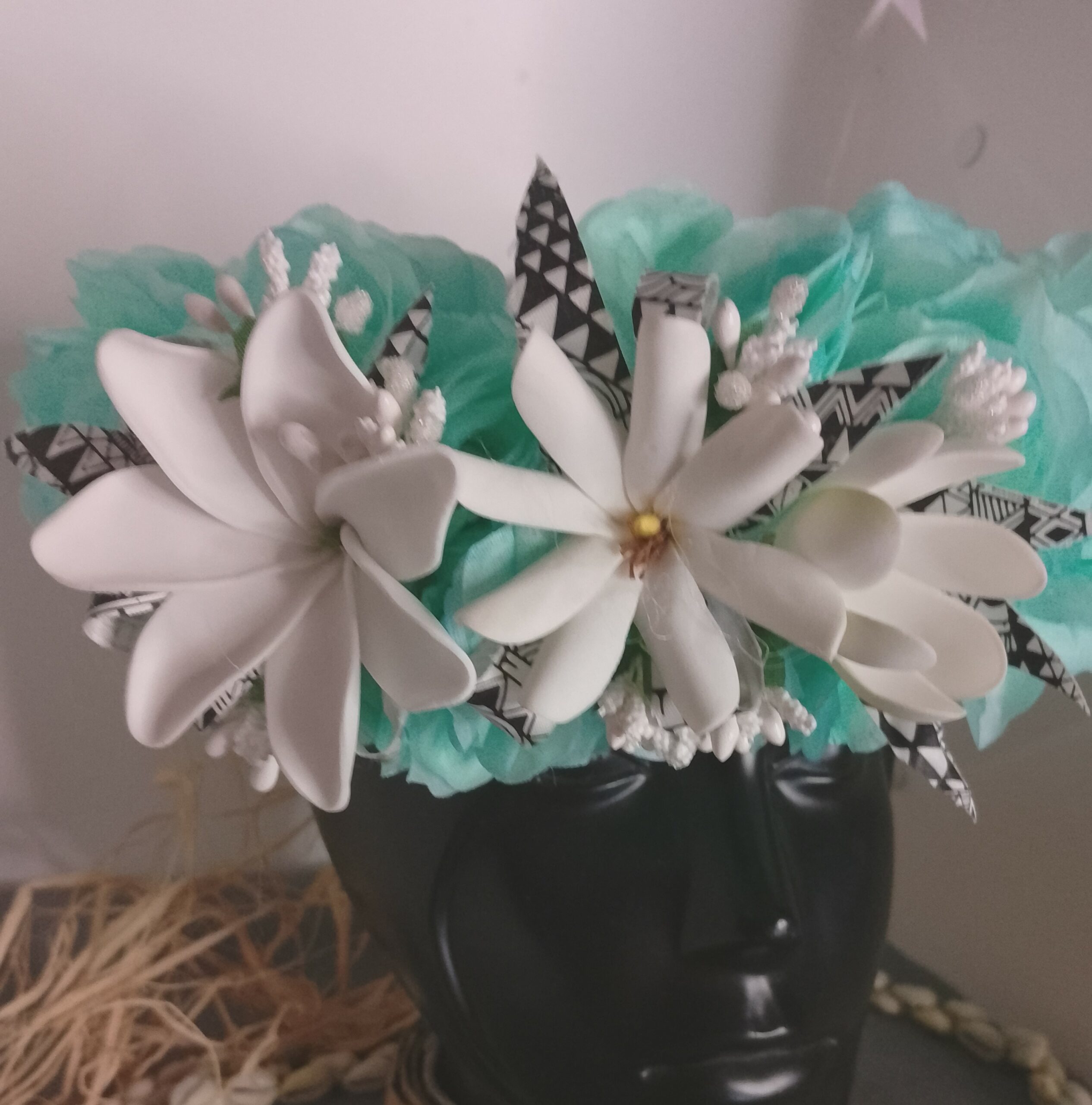 Couronne tiare Tahiti bleu lagon trois tiare différentes feuillage paréo Vaite.e.Tiare créations