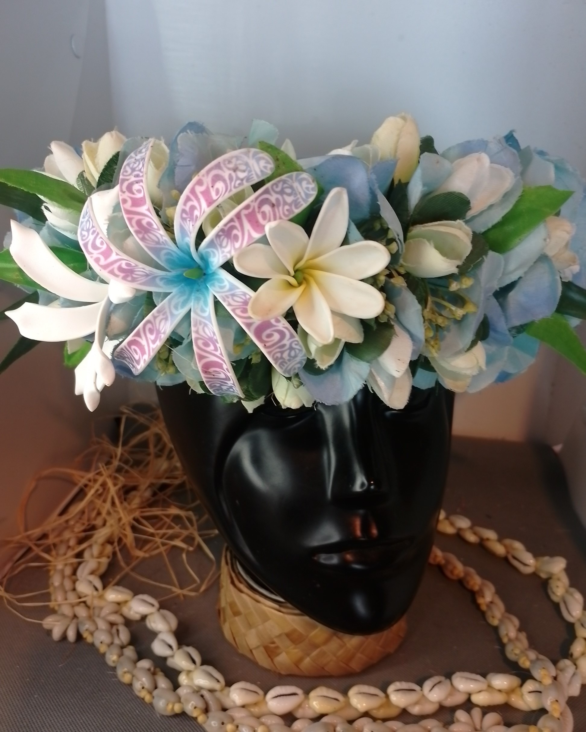 Couronne tiare Tahiti bleue ciel tiare tatouée tiare entre ouverte tiare Vaite.e.Tiare créations