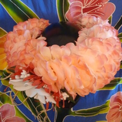 Couronne tiare Tahiti champagne rosé grande tiare corolle lys élancés fuchsias