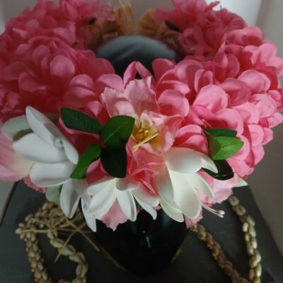 Couronne tiare Tahiti rose tiare épanouie entre ouverte et en bouton