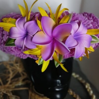 Couronne toute fleur Tahiti violette trois tipanie lys élancés jaunes