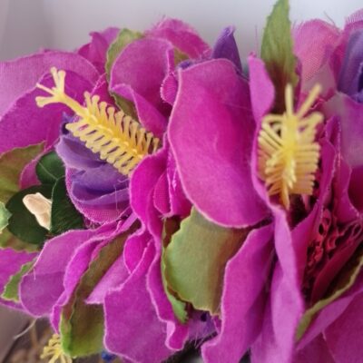 Couronne fleurs Tahiti violette hibiscus violets boutons de tiare