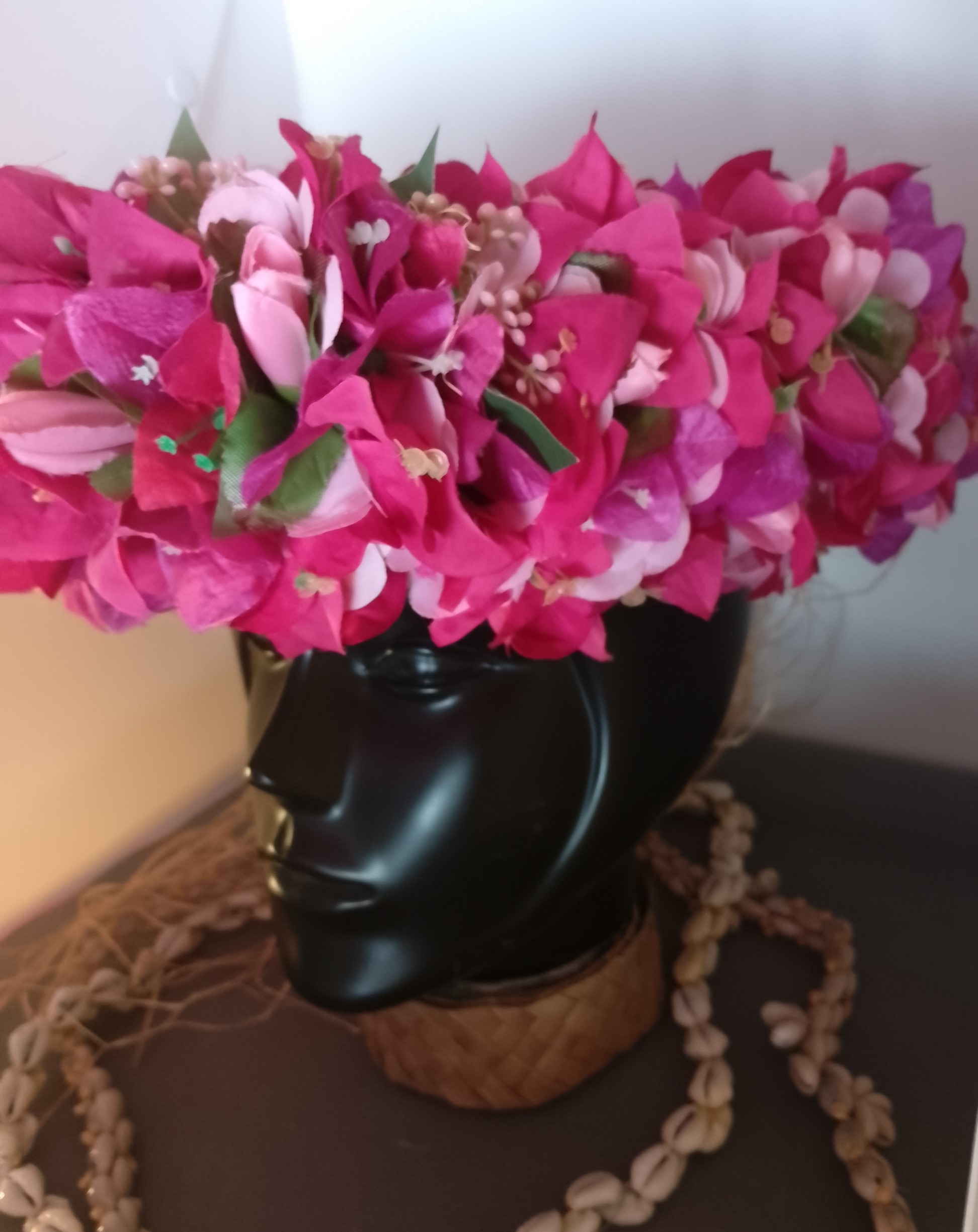 Couronne toutes fleurs Tahiti rose bougainvilliers rouge violet et fuchsia Vaite.e.Tiare créations