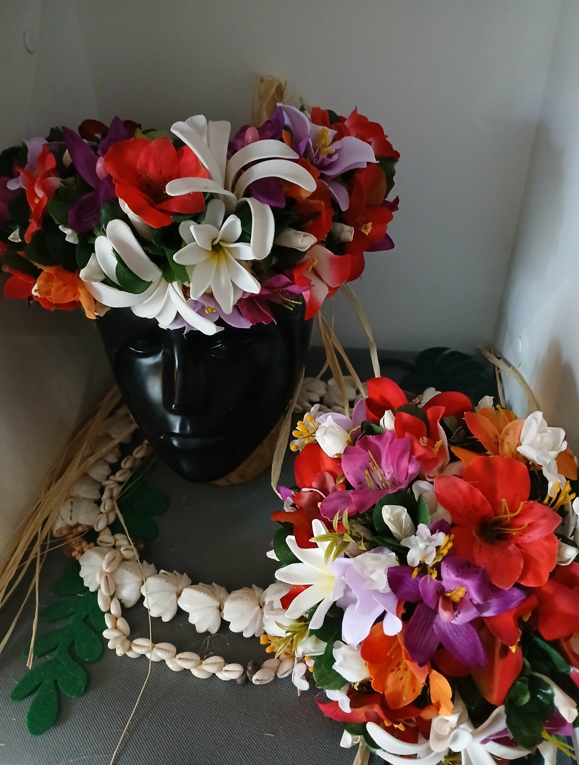 Bouquet et couronne de la mariée avec divers tiare Tahiti Vaite.e.Tiare créations