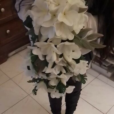 Bouquet mariée avec cascade de tipanie blanc