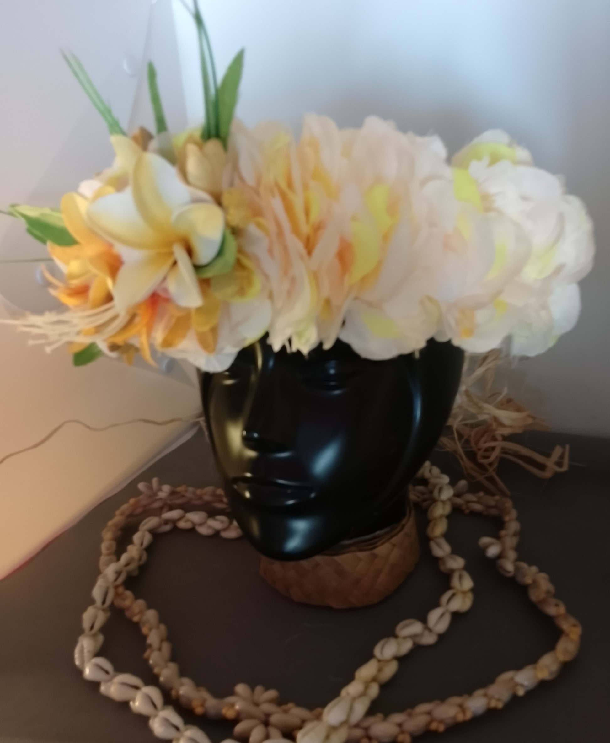 Couronne fleurs Tahiti champagne et jaune trois tipanie jaunes Vaite.e.Tiare créations