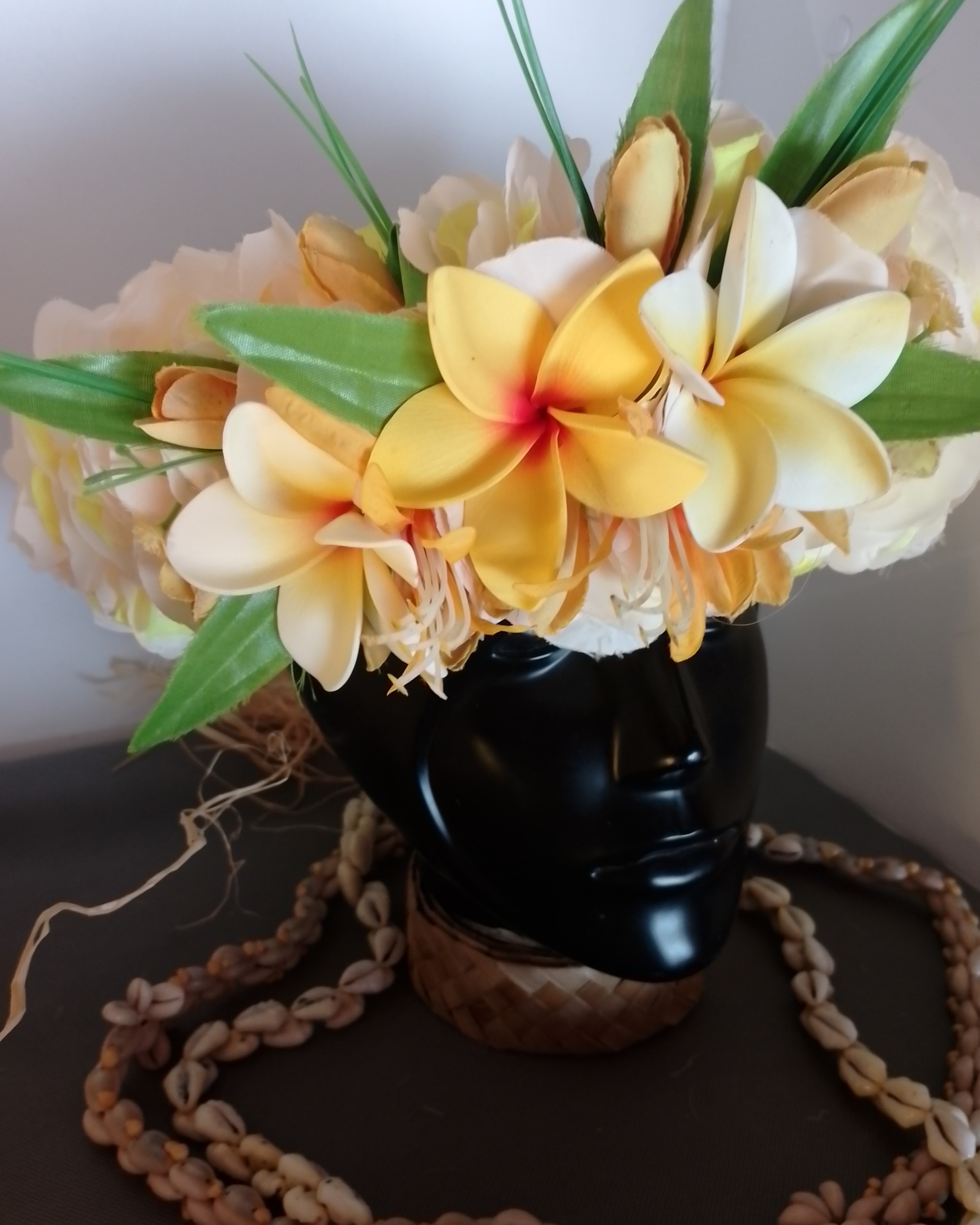 Couronne fleurs Tahiti champagne et jaune trois tipanie jaunes Vaite.e.Tiare créations