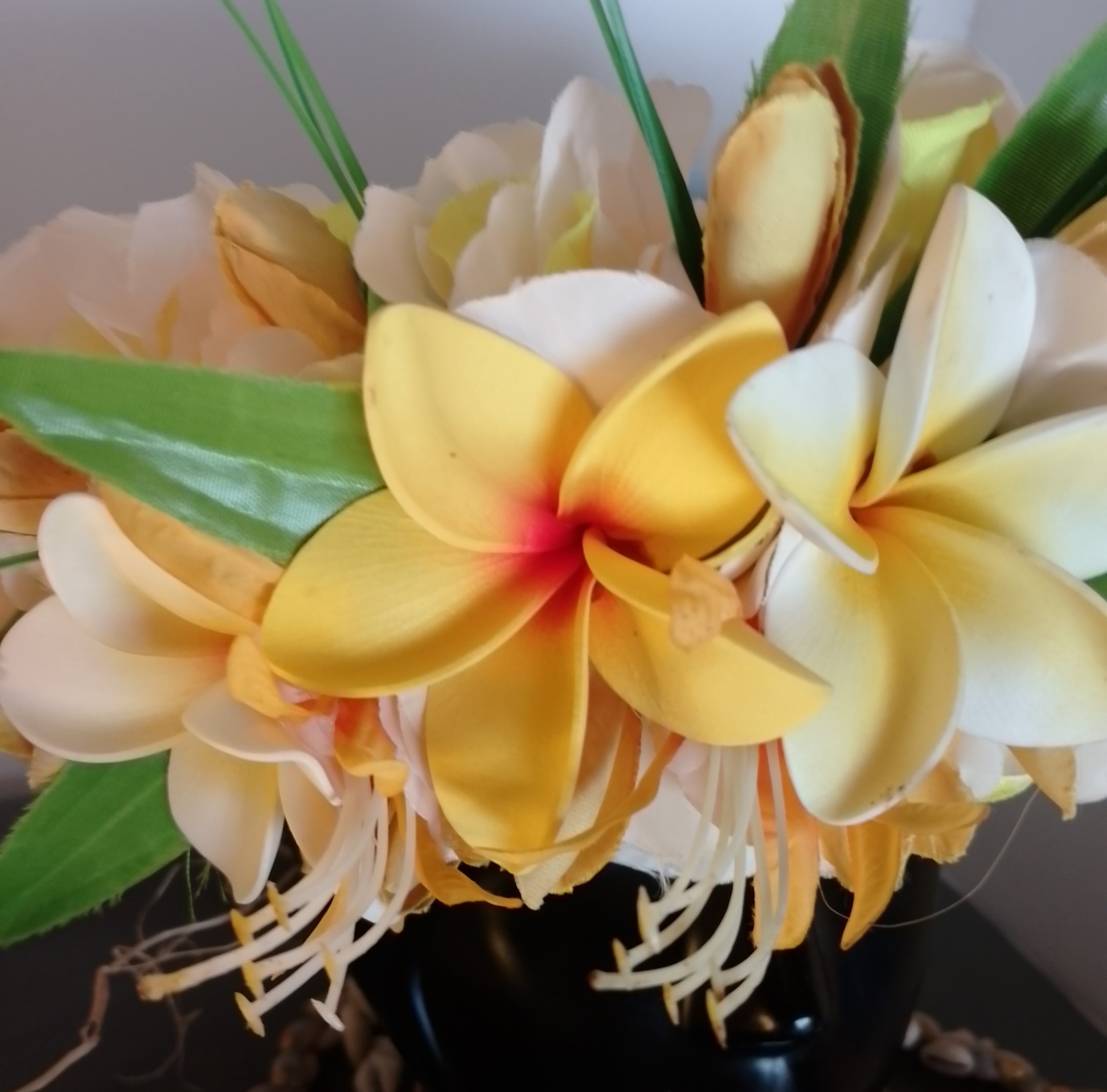 Couronne fleurs Tahiti champagne et jaune trois tipanie jaunes Vaite.e.Tiare créations