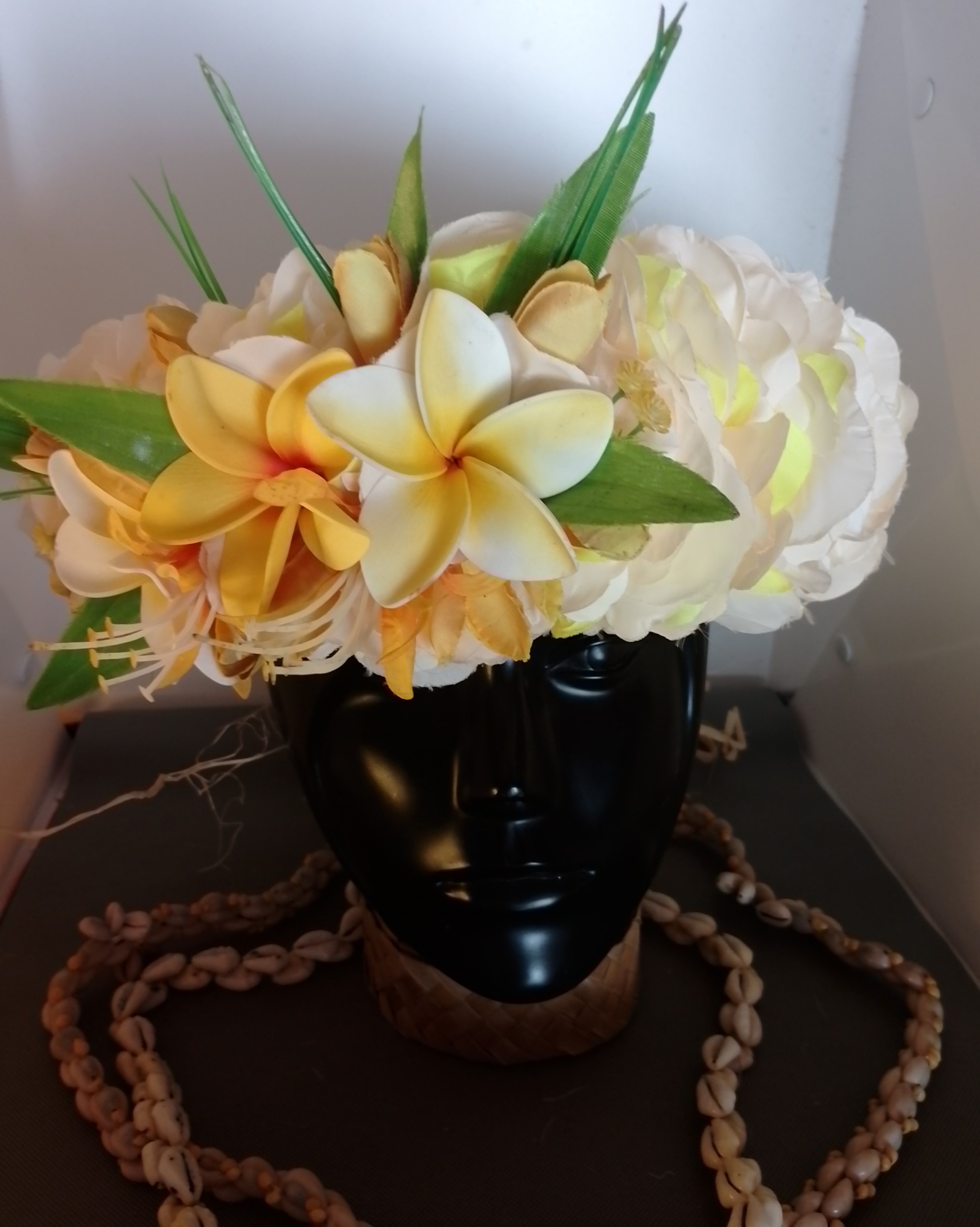 Couronne fleurs Tahiti champagne et jaune trois tipanie jaunes Vaite.e.Tiare créations