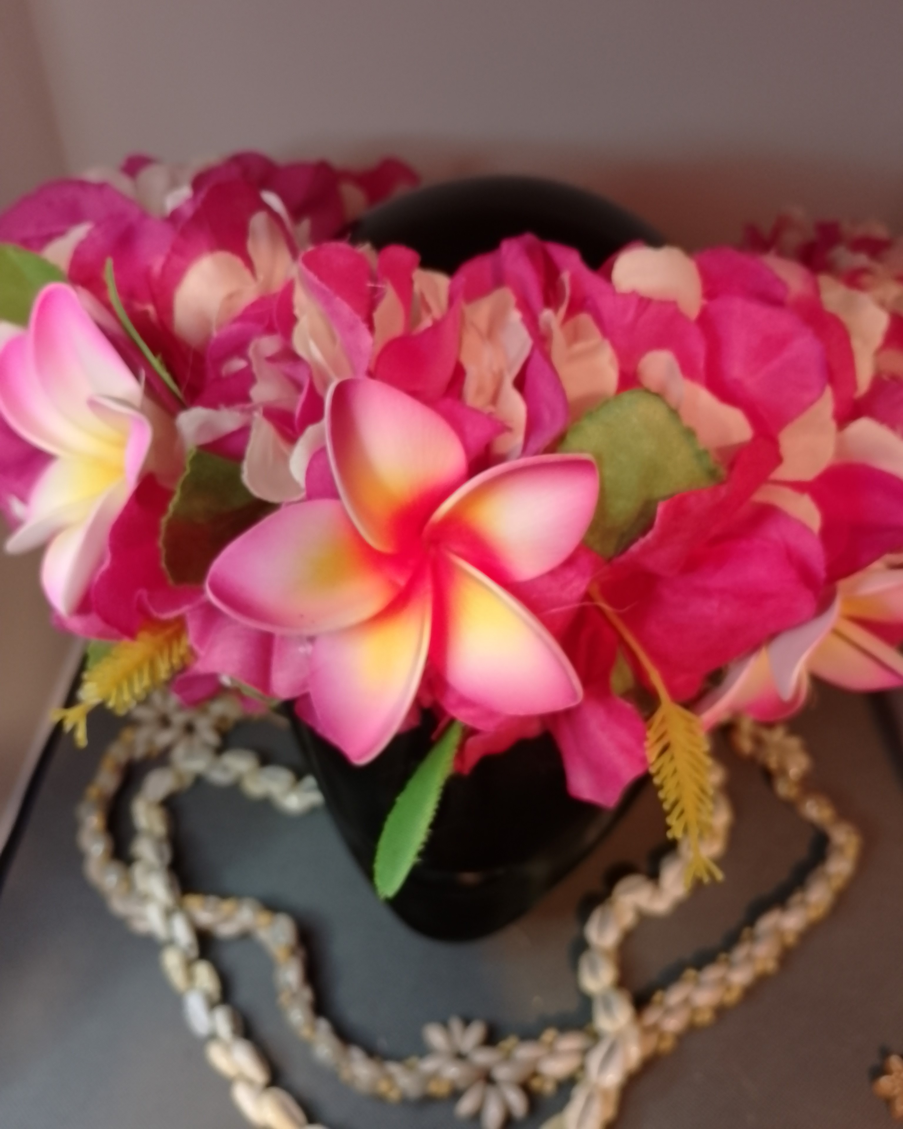 Couronne fleurs Tahiti fuchsia et champagne hibiscus trois tipanie