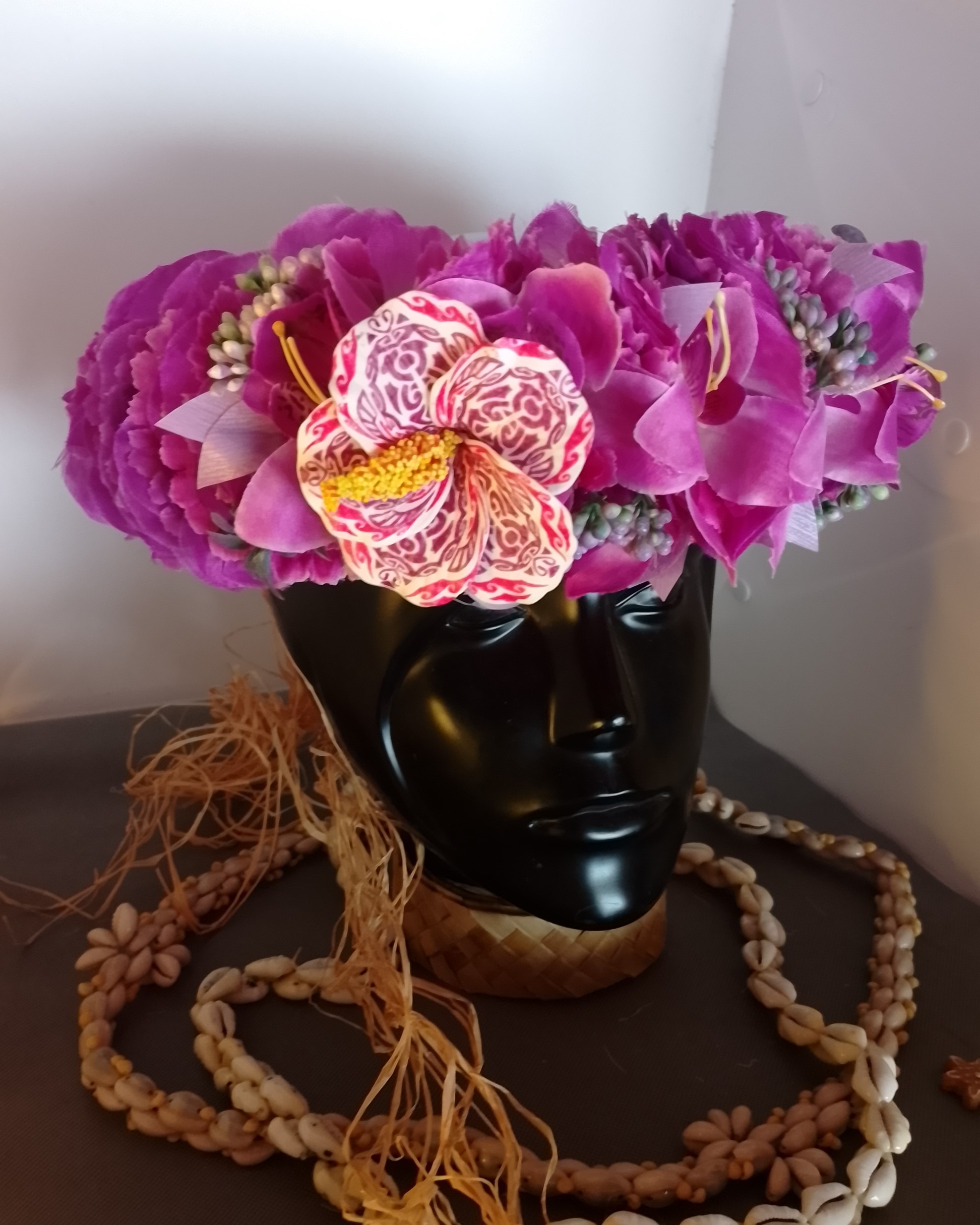 Couronne fleurs Tahiti violette cinq orchidées hibiscus tatoué Vaite.e.Tiare créations