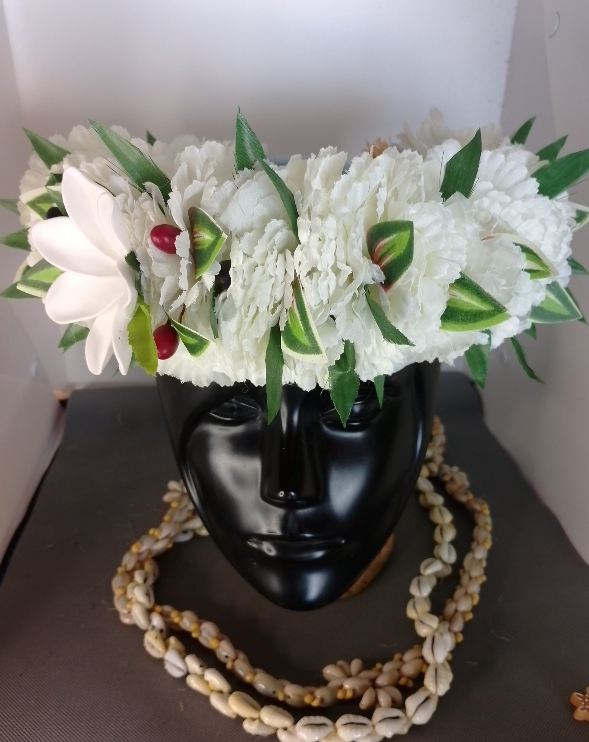 Couronne tiare Tahiti blanche corolle de feuillage varié grande tiare Tahiti Vaite.e.Tiare créations