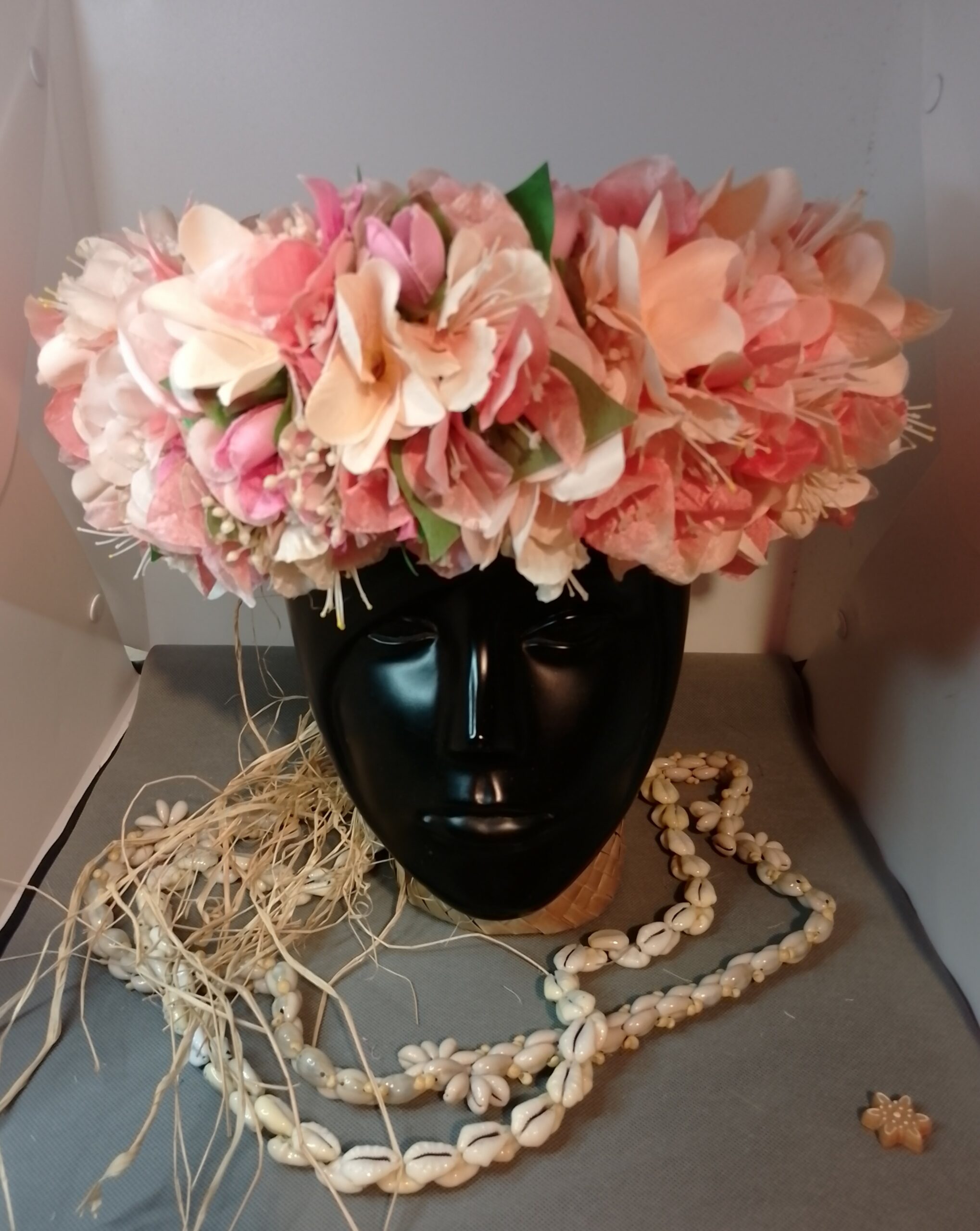 Couronne toutes fleurs Tahiti bougainvillier pêche tipanie et flamboyant champagne Vaite.e.Tiare créations