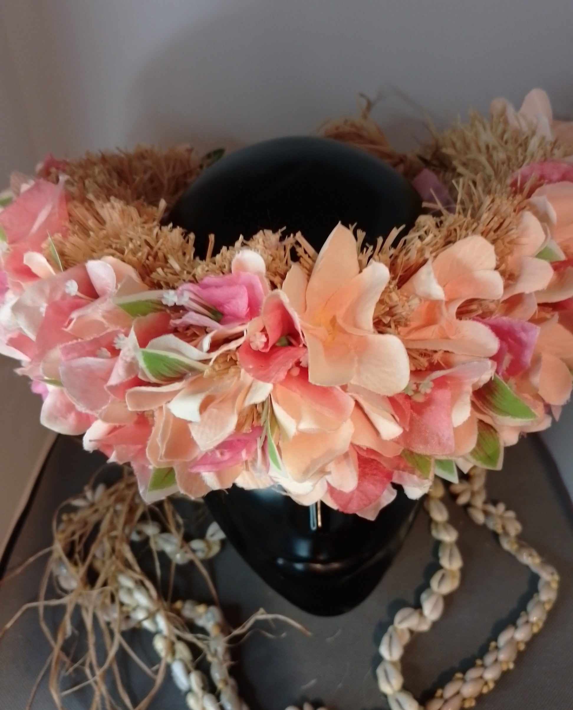 Couronne toutes fleurs Tahiti bougainvillier pêche tipanie champagne Vaite.e.Tiare créations