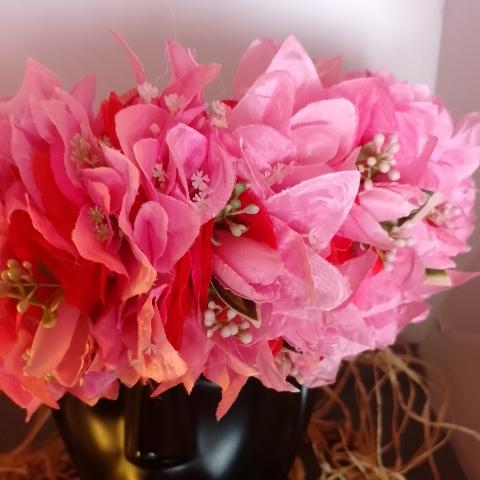 Couronne toutes fleurs Tahiti rouge corolle bougainvilliers roses pâles Vaite.e.Tiare créations