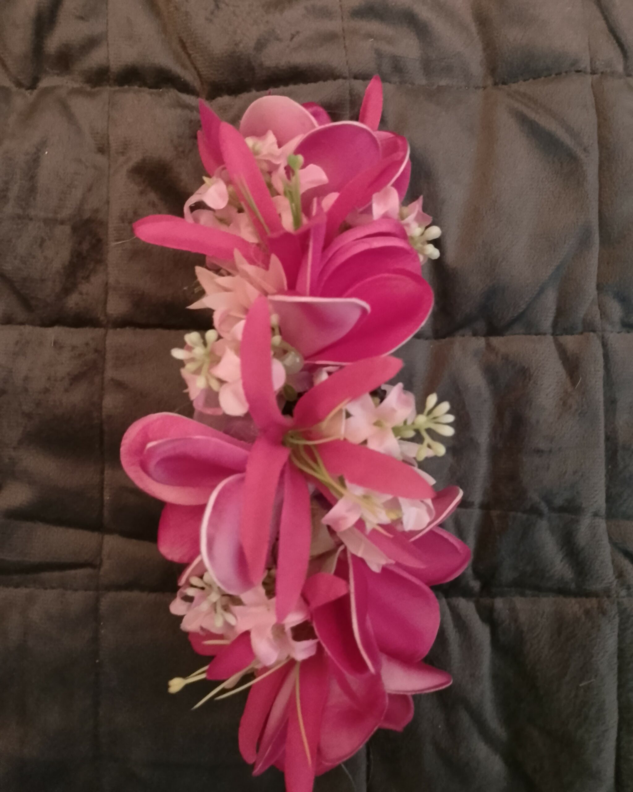 Double peigne cinq tipanie fuchsia lys élancés Vaite.e.Tiare créations