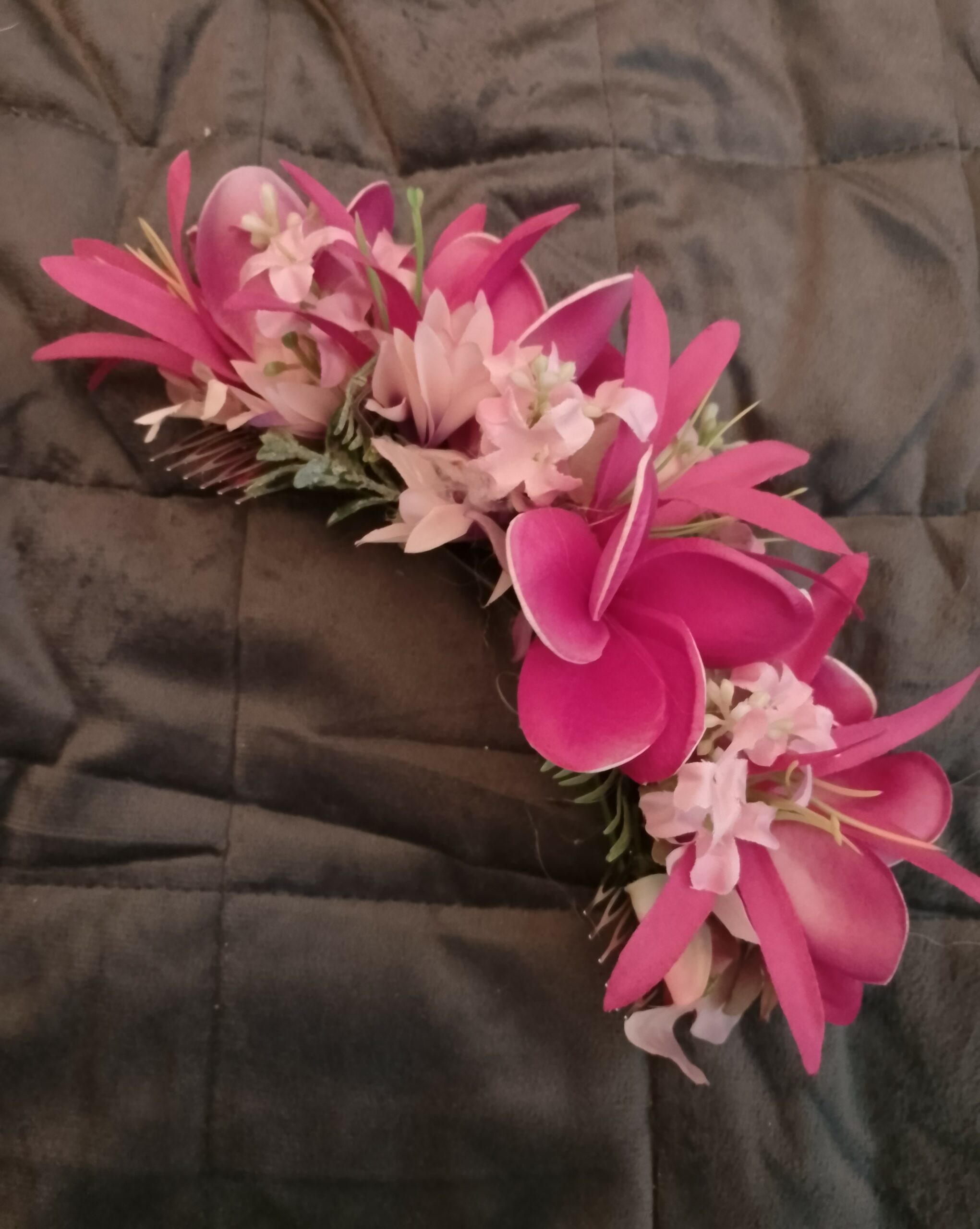 Double peigne cinq tipanie fuchsia lys élancés Vaite.e.Tiare créations