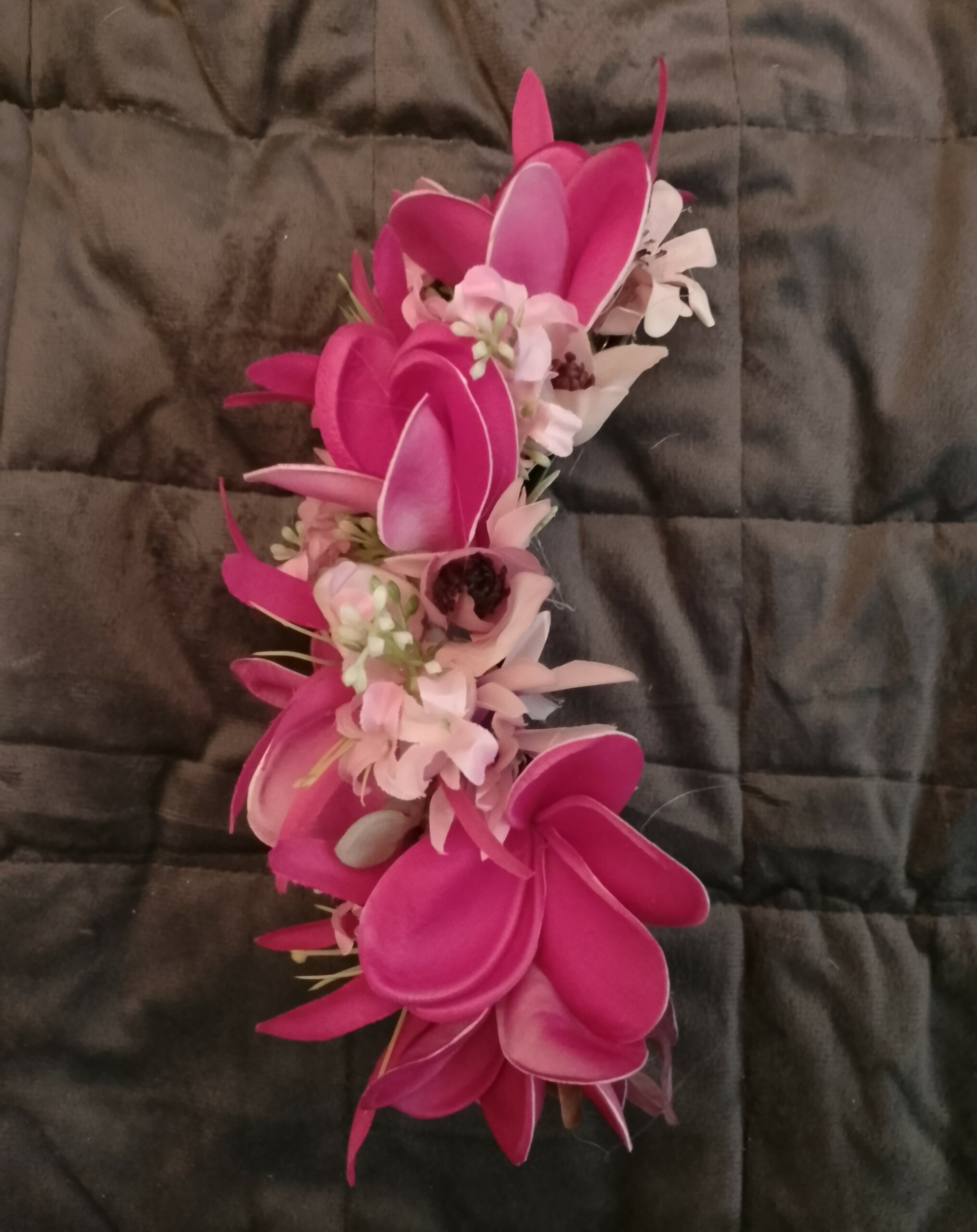 Double peigne cinq tipanie fuchsia lys élancés Vaite.e.Tiare créations