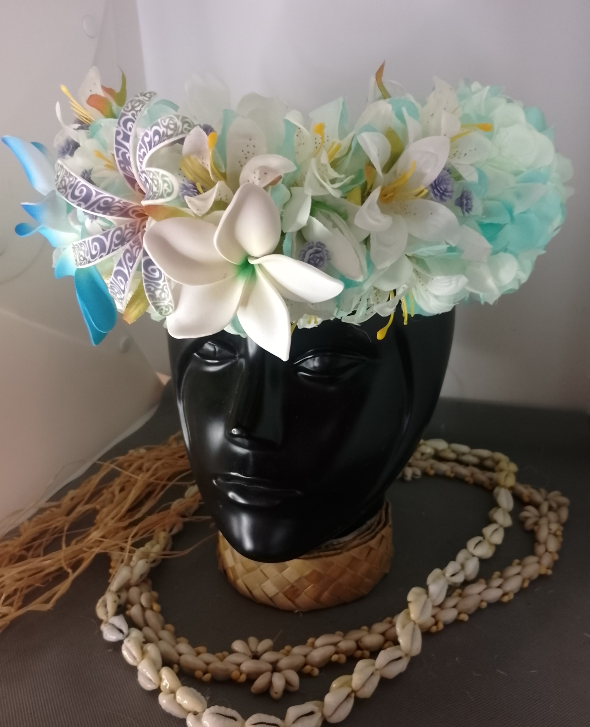 Couronne fleurs Tahiti vanille et bleu lagon maxi tiare tipanie tiare tatouée Vaite.e.Tiare créations