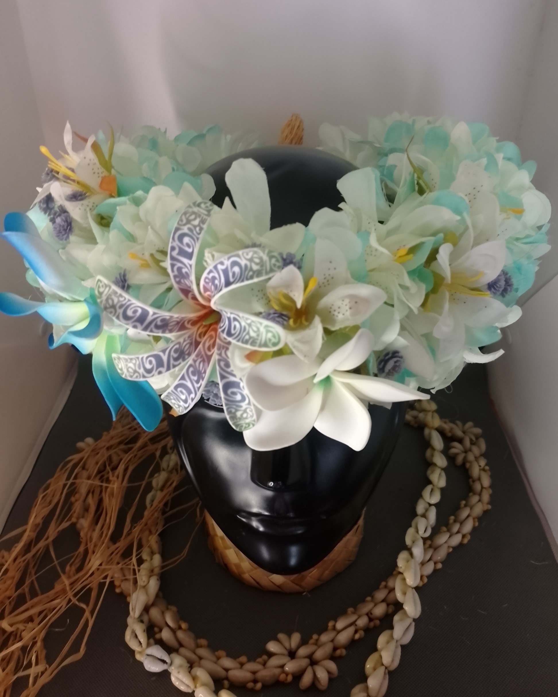 Couronne fleurs Tahiti vanille et bleu lagon maxi tiare tipanie tiare tatouée Vaite.e.Tiare créations