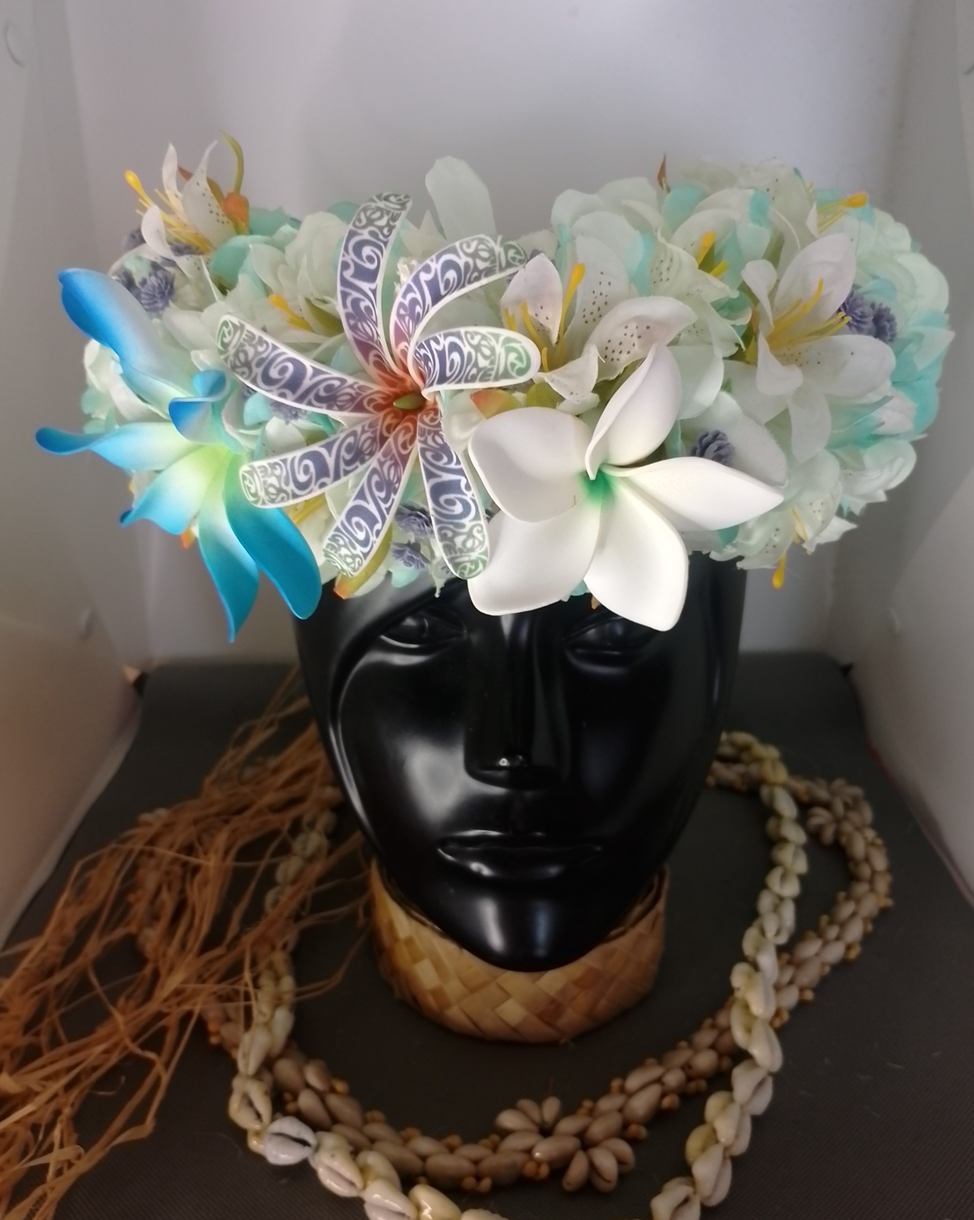 Couronne fleurs Tahiti vanille et bleu lagon maxi tiare tipanie tiare tatouée Vaite.e.Tiare créations