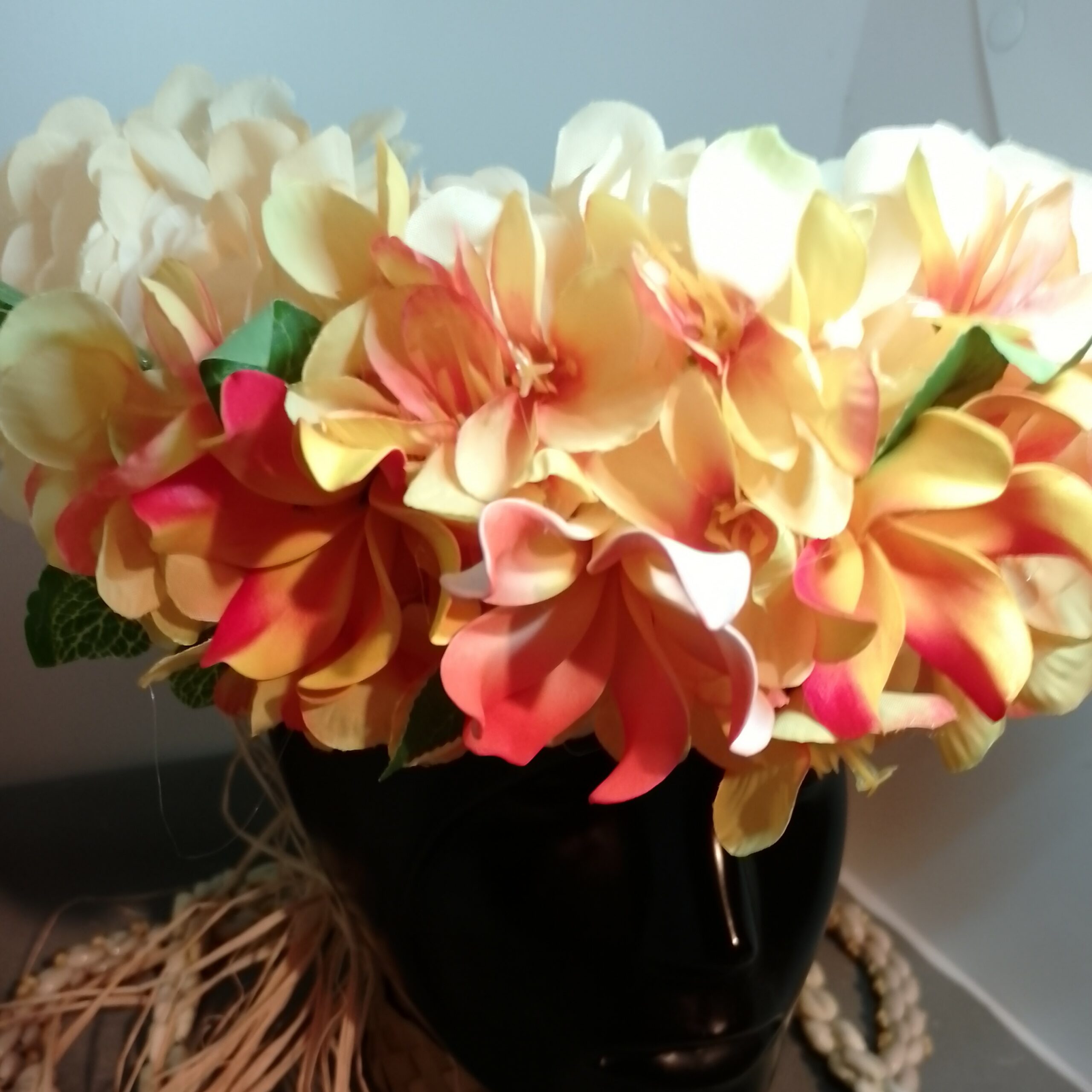 Couronne tiare Tahiti champagne trois tiare entre ouvertes orangées boutons assortis Vaite.e.Tiare créations