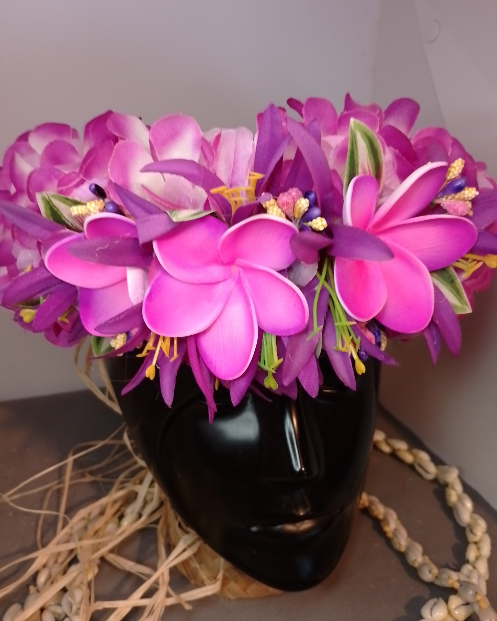 Couronne fleurs Tahiti blanche bords violets trois tipanie mauves bords violets Vaite.e.Tiare créations