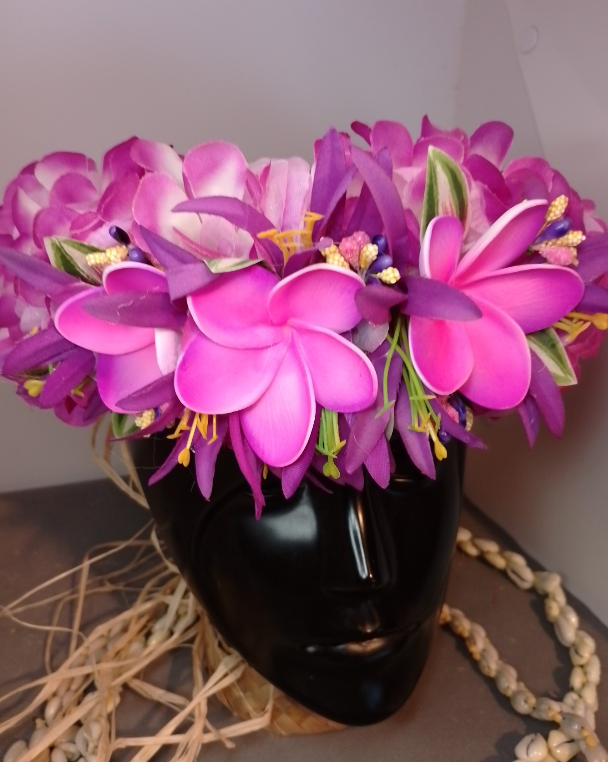 Couronne fleurs Tahiti blanche bords violets trois tipanie mauves bords violets Vaite.e.Tiare créations